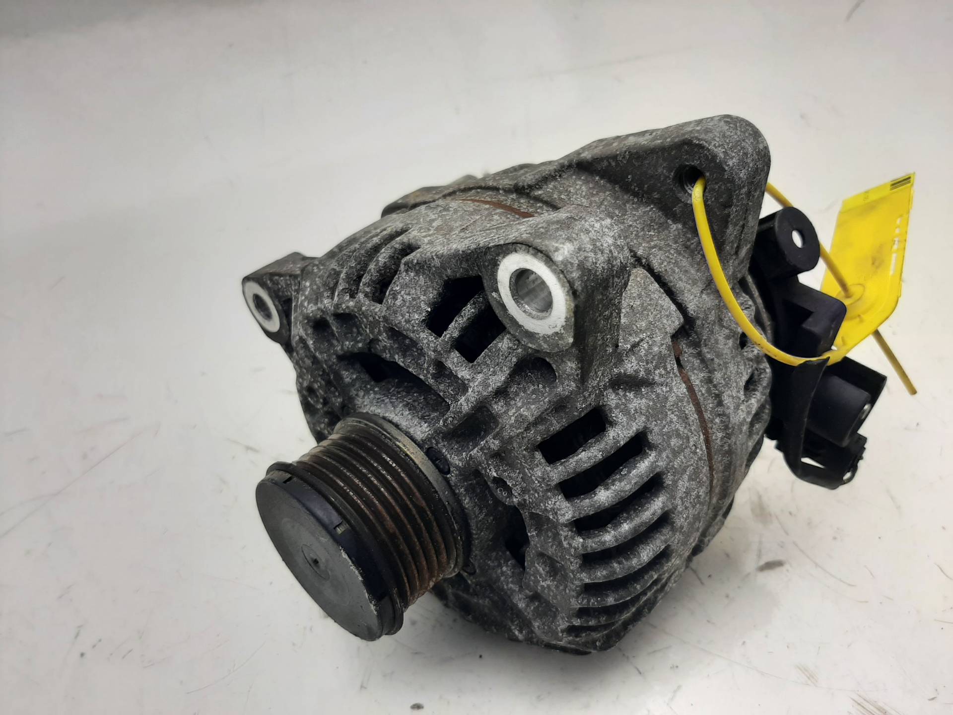 IVECO 307 1 generation (2001-2008) Alternator 9646321880, 0124525035 18571412