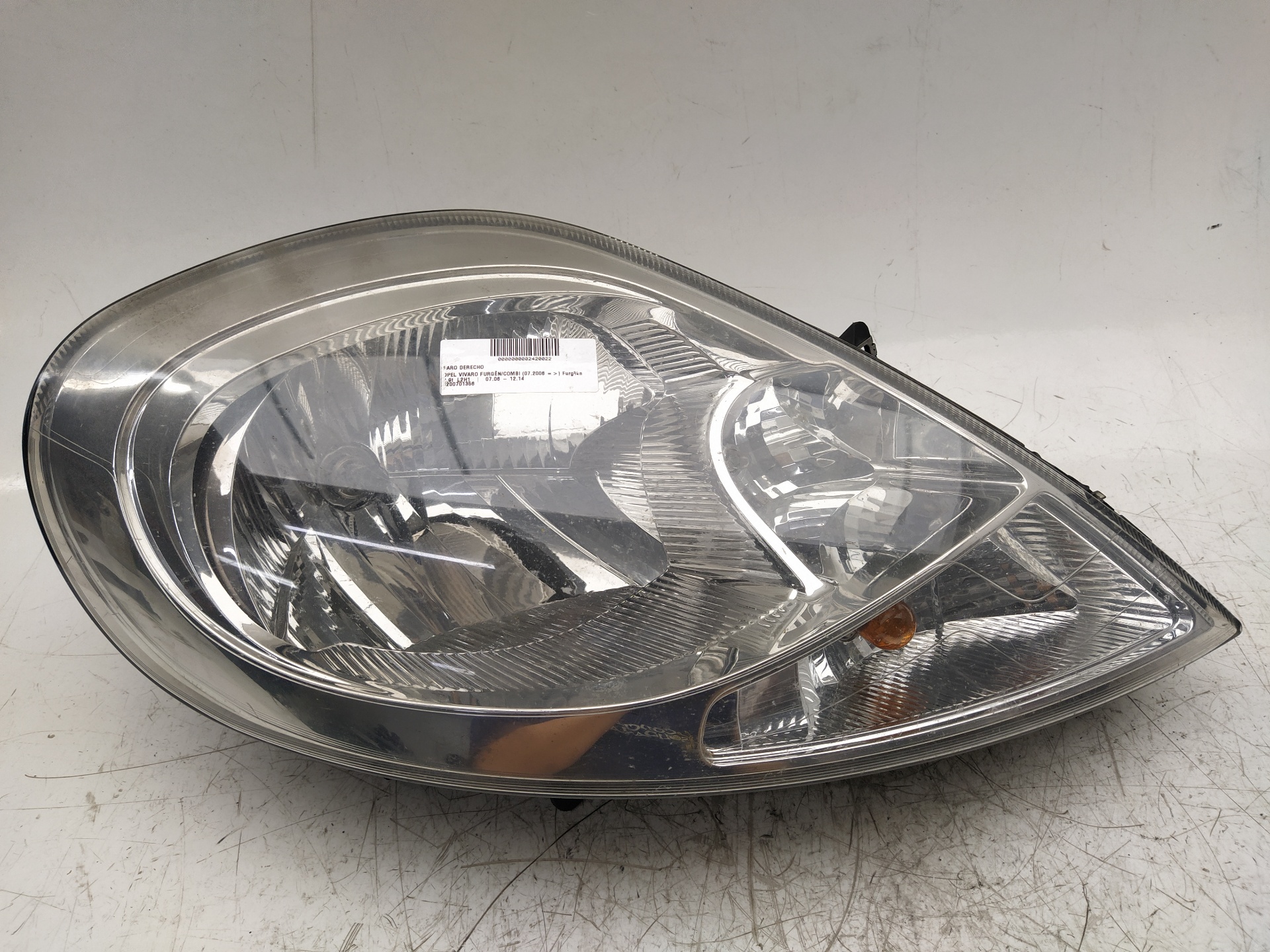 OPEL Vivaro A (2002-2006) Front Right Headlight 8200701356 25580718