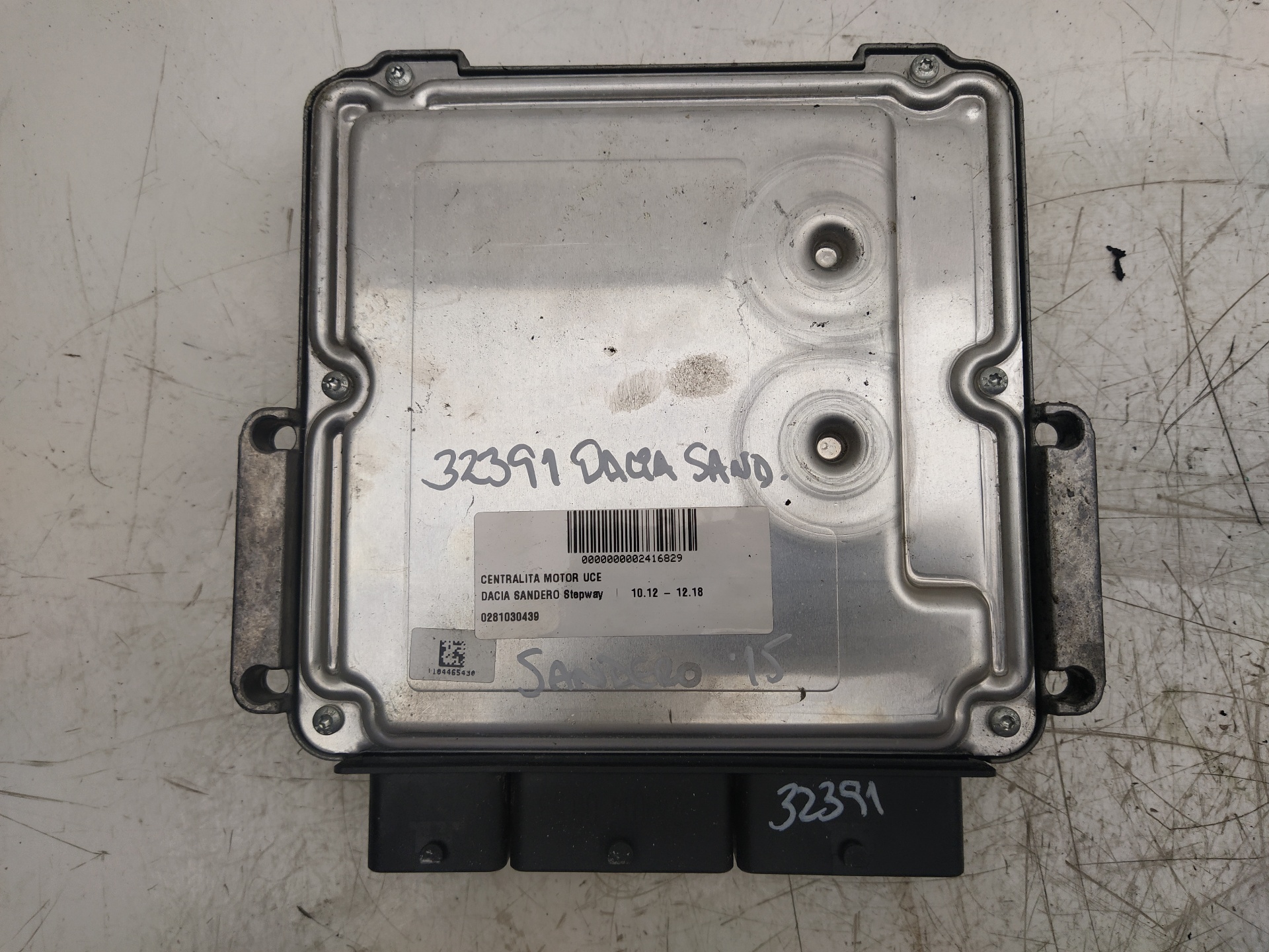 DACIA Duster 1 generation (2010-2017) Moottorin ohjausyksikkö ECU 0281030439 25391257