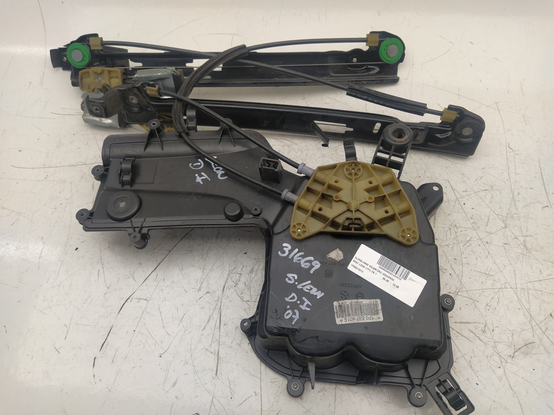 SEAT Leon 2 generation (2005-2012) Front Left Door Window Regulator 1P0837401E 25431694