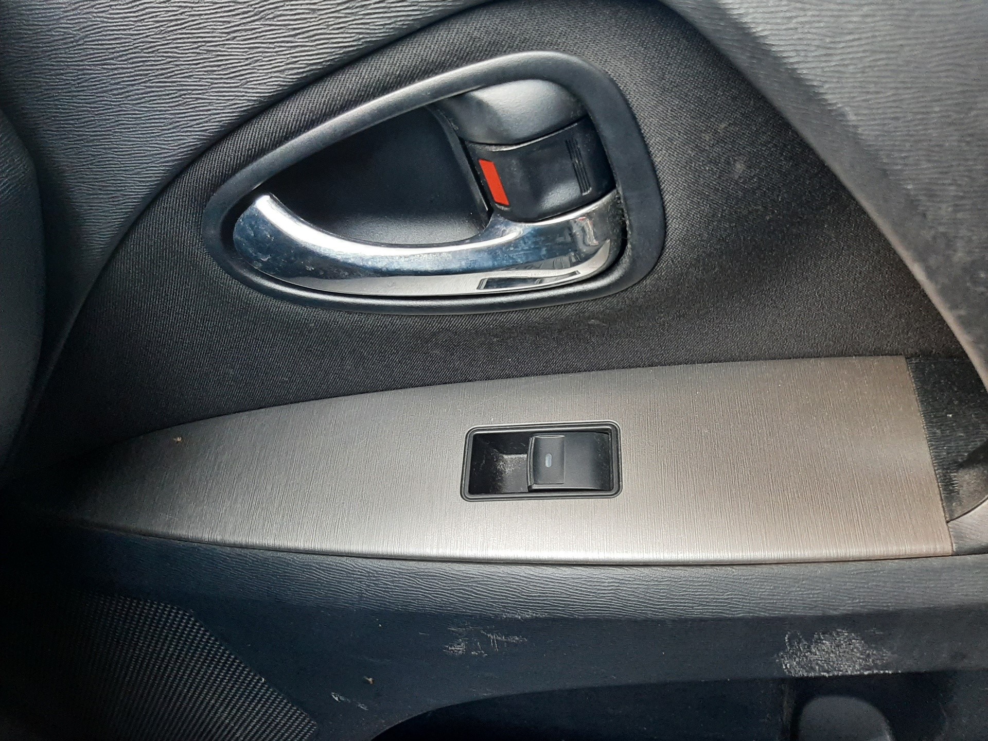 TOYOTA Avensis T27 Кнопка стеклоподъемника передней правой двери 8481005070 24024076