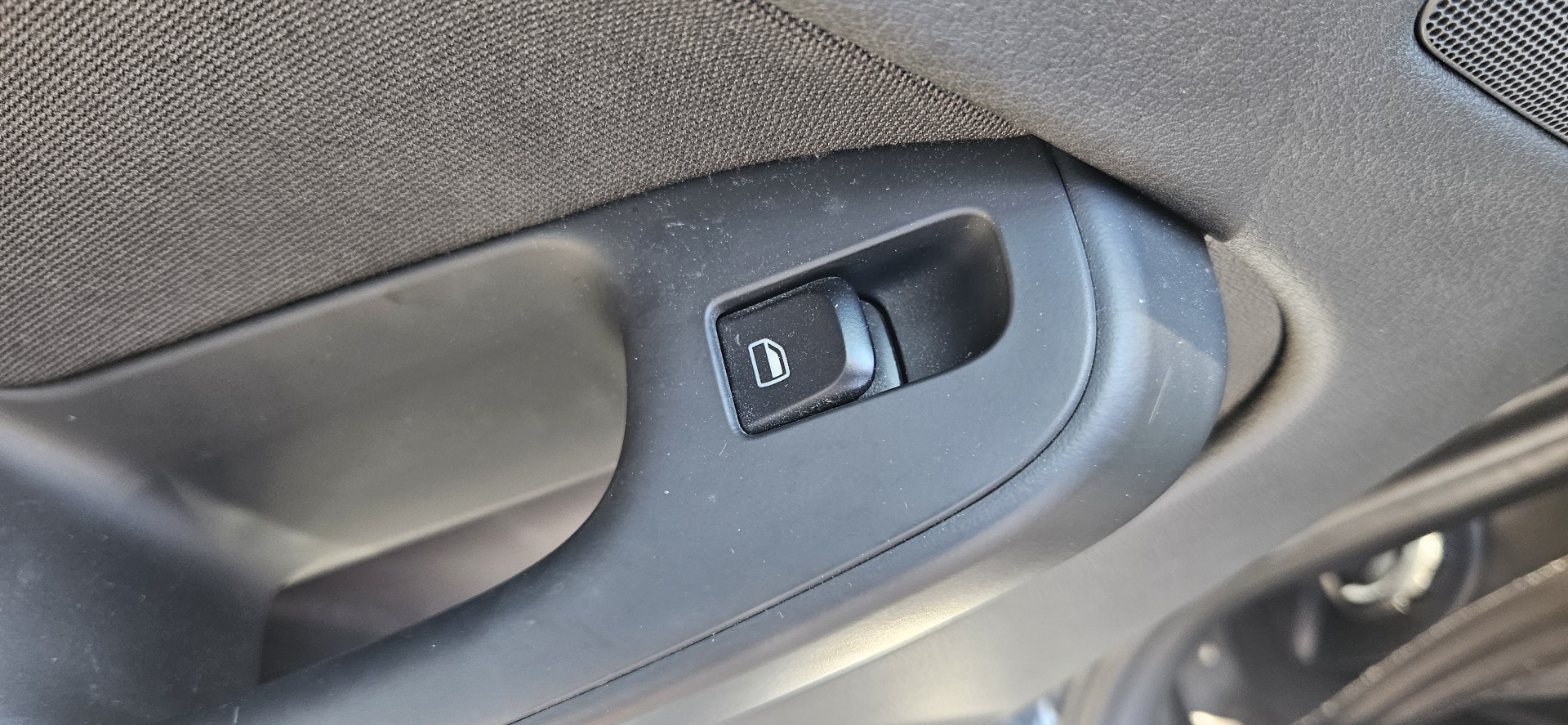 AUDI A4 B8/8K (2011-2016) Превключвател за управление на прозореца на задната дясна врата 2414739 25351416