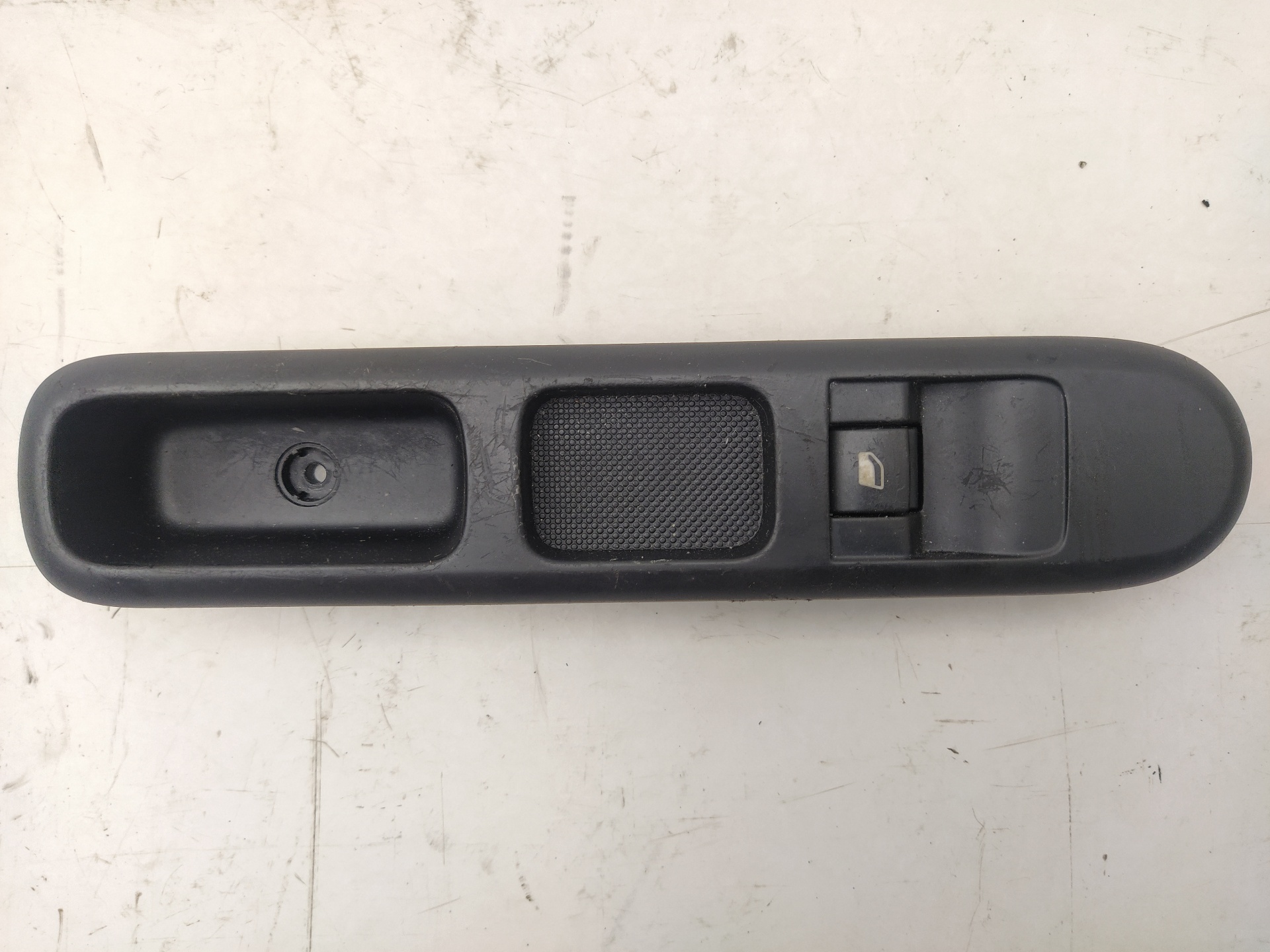 PEUGEOT 3008 1 generation (2010-2016) Front Right Door Window Switch 96650618ZD 18655342