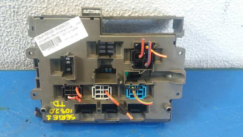 BMW 1 Series E81/E82/E87/E88 (2004-2013) Fuse Box 911944603 18422584