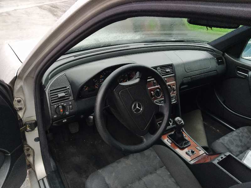 AUDI C-Class W202/S202 (1993-2001) Tyhjäkäyntiventtiili A2028300614,0115450128 18510292