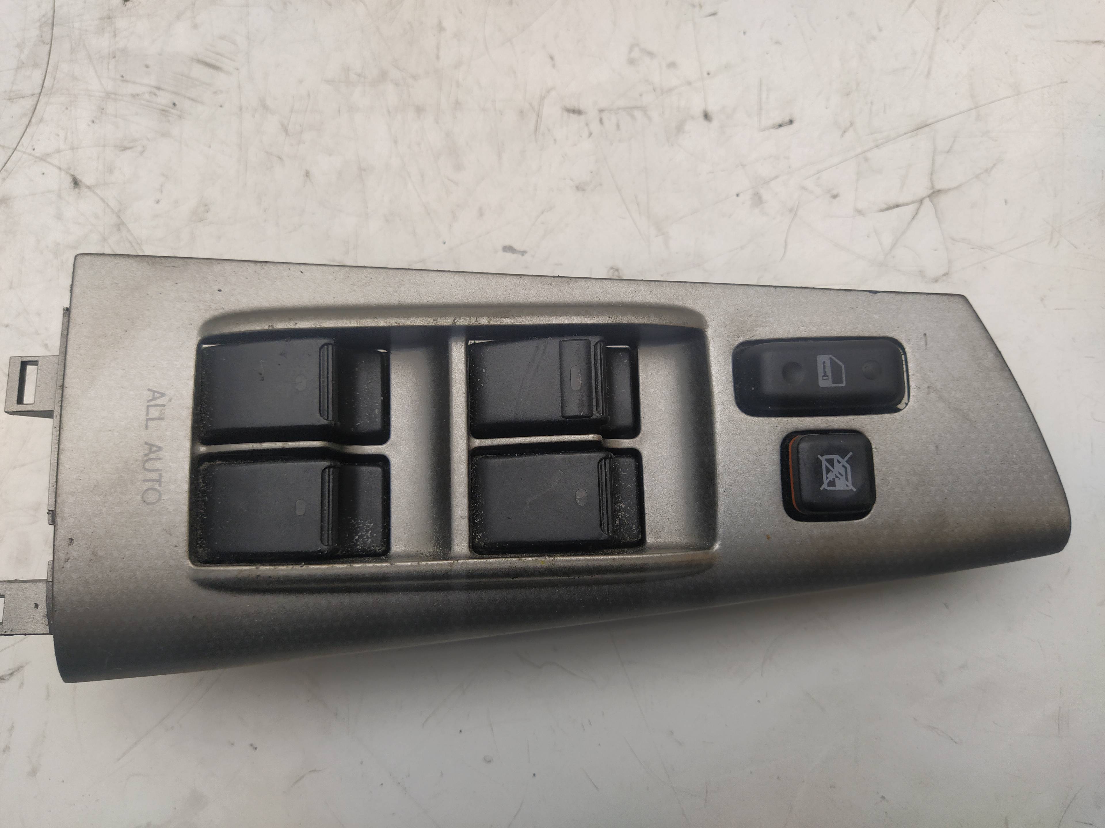TOYOTA Corolla E120 (2000-2008) Priekinių kairių durų langų pakėlimo mygtukai 8480202251B0 18610303