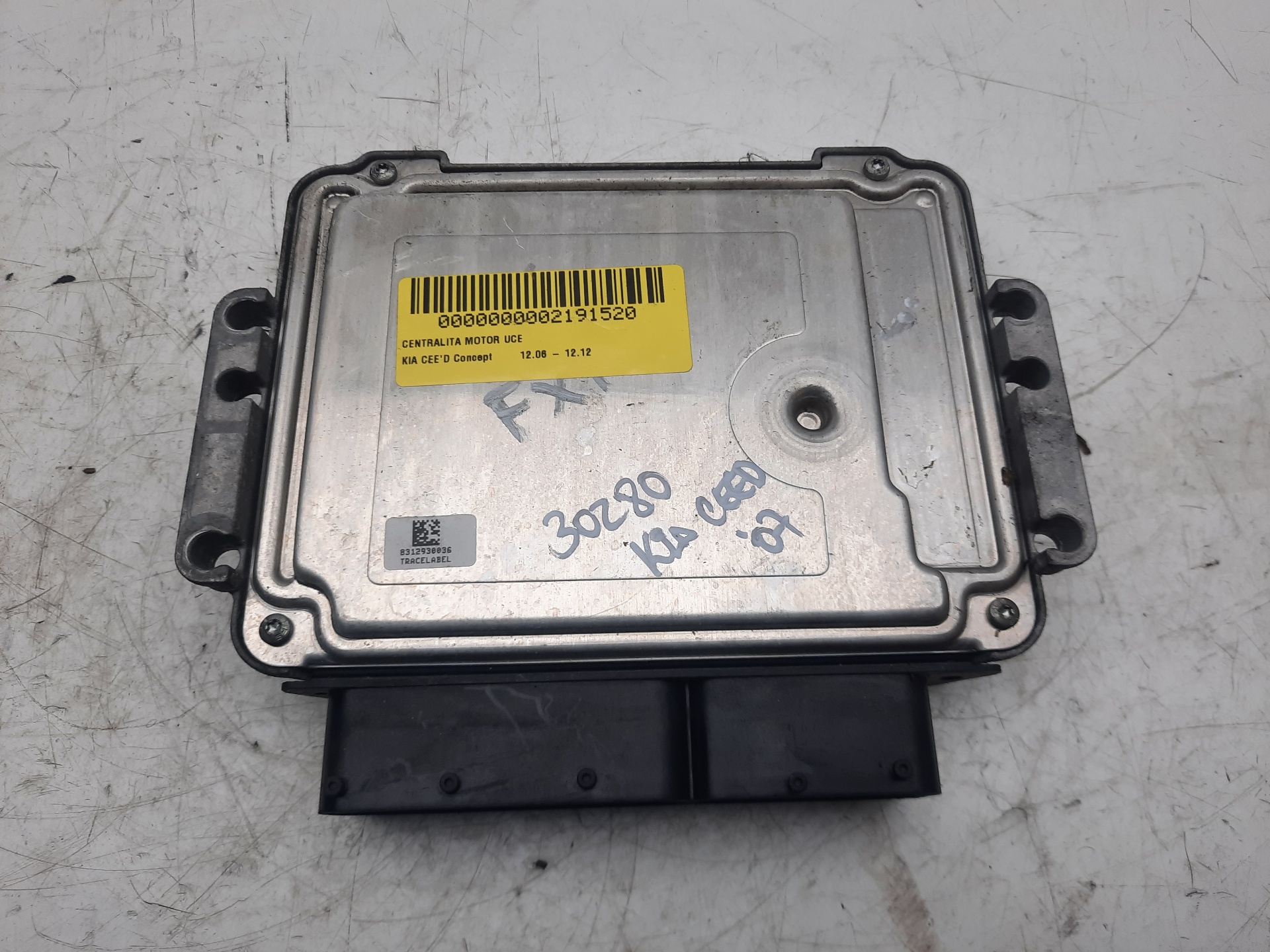 KIA Cee'd 1 generation (2007-2012) Motorstyrenhet ECU 0281013875, 391032A760 18631956