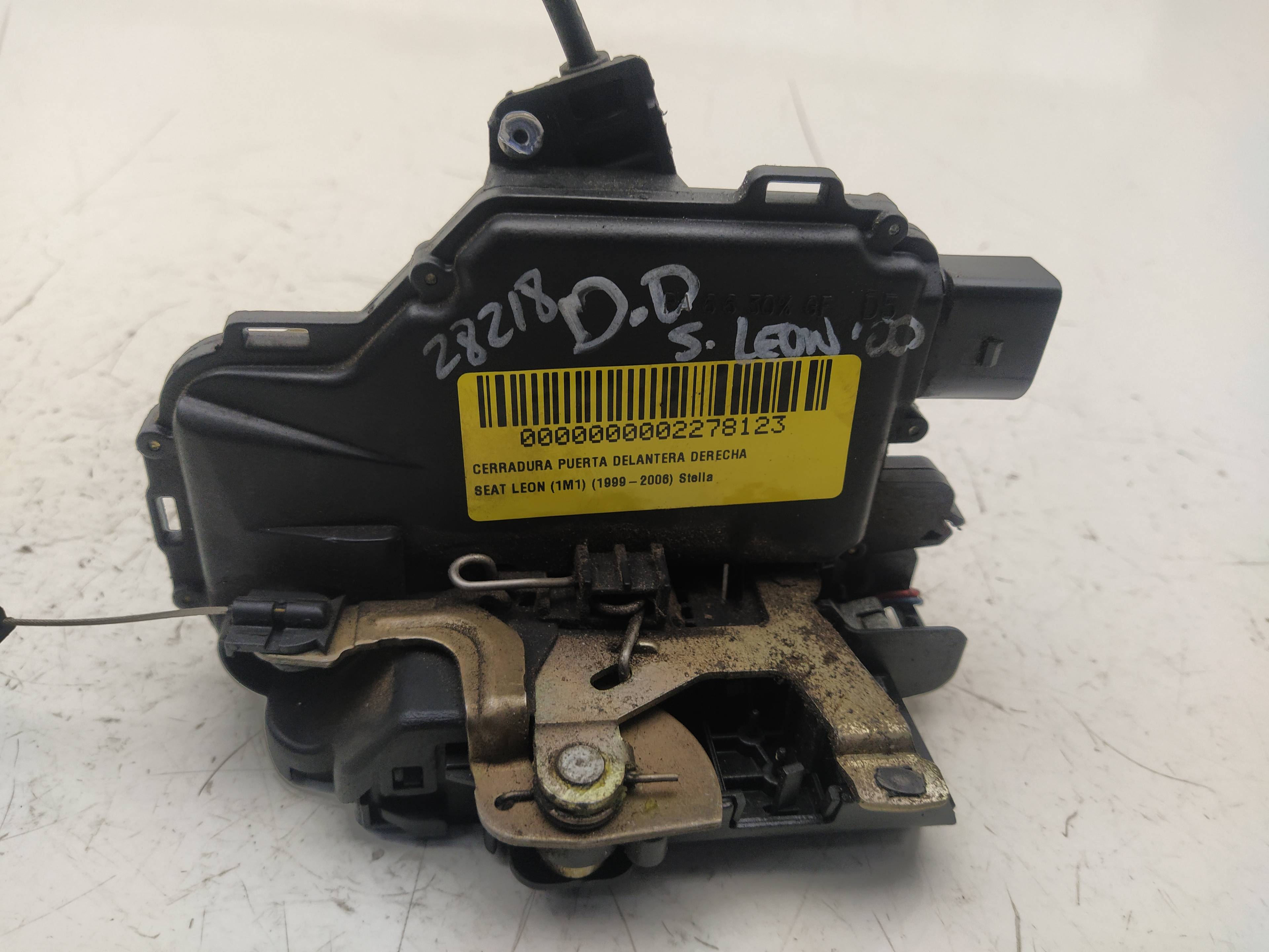 SEAT Leon 1 generation (1999-2005) Front Right Door Lock 3B1837016A 25058334