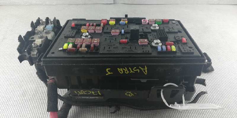 OPEL Astra J (2009-2020) Fuse Box 13368644,1110131AA 25908041