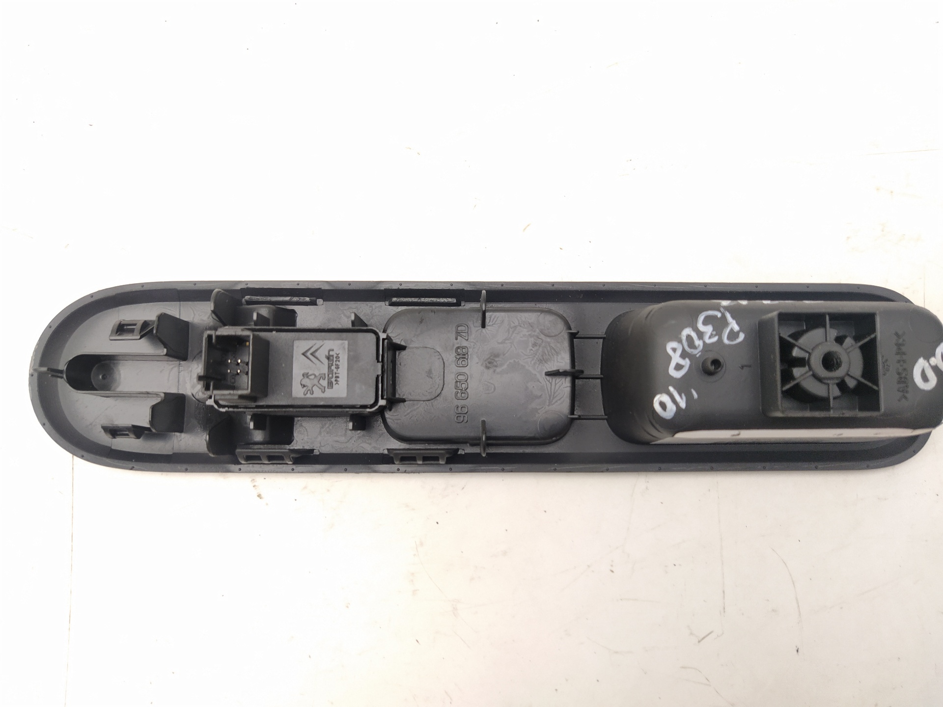 PEUGEOT 3008 1 generation (2010-2016) Front Right Door Window Switch 96650618ZD 18655342