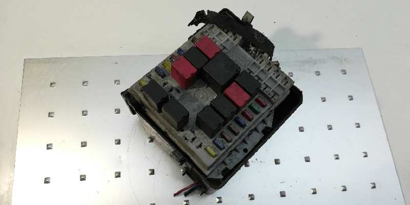 NISSAN GT 937 (2003-2010) Fuse Box 51742420 18489611