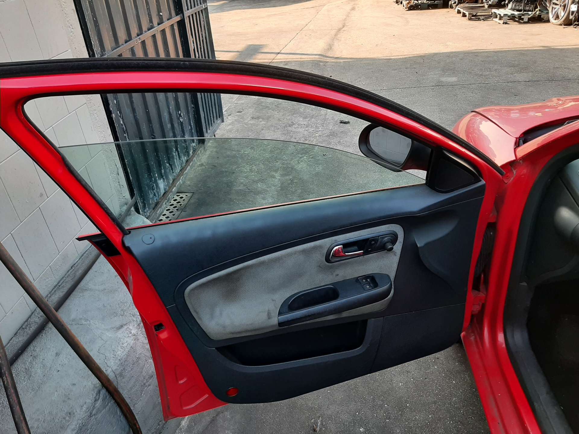SEAT Cordoba 2 generation (1999-2009) Priekinių kairių durų stiklo pakelėjas 6L4837461 20483135