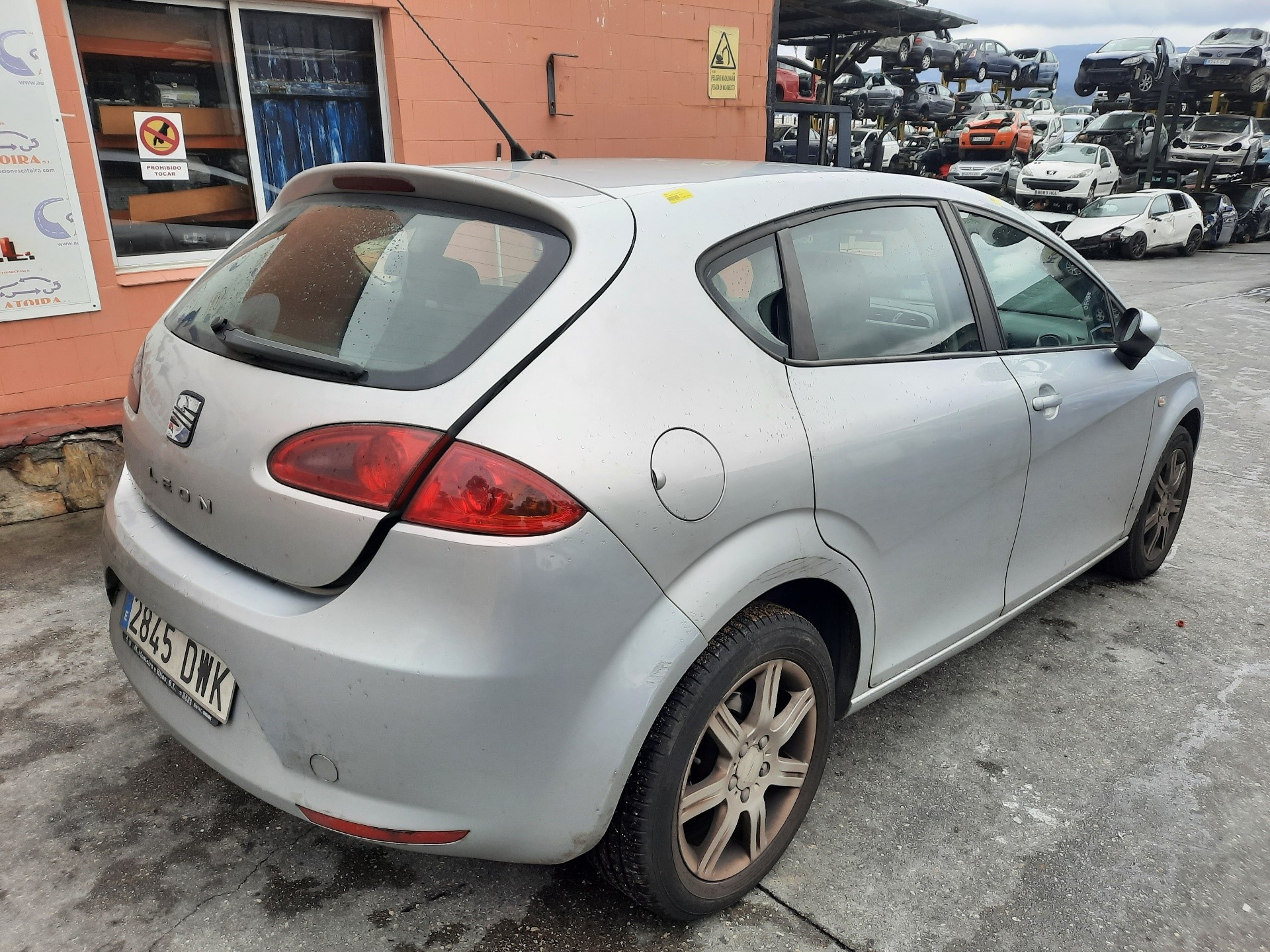 SEAT Leon 2 generation (2005-2012) Aizmugurējo kreiso durvju slēdzene 1P0839015 18598457