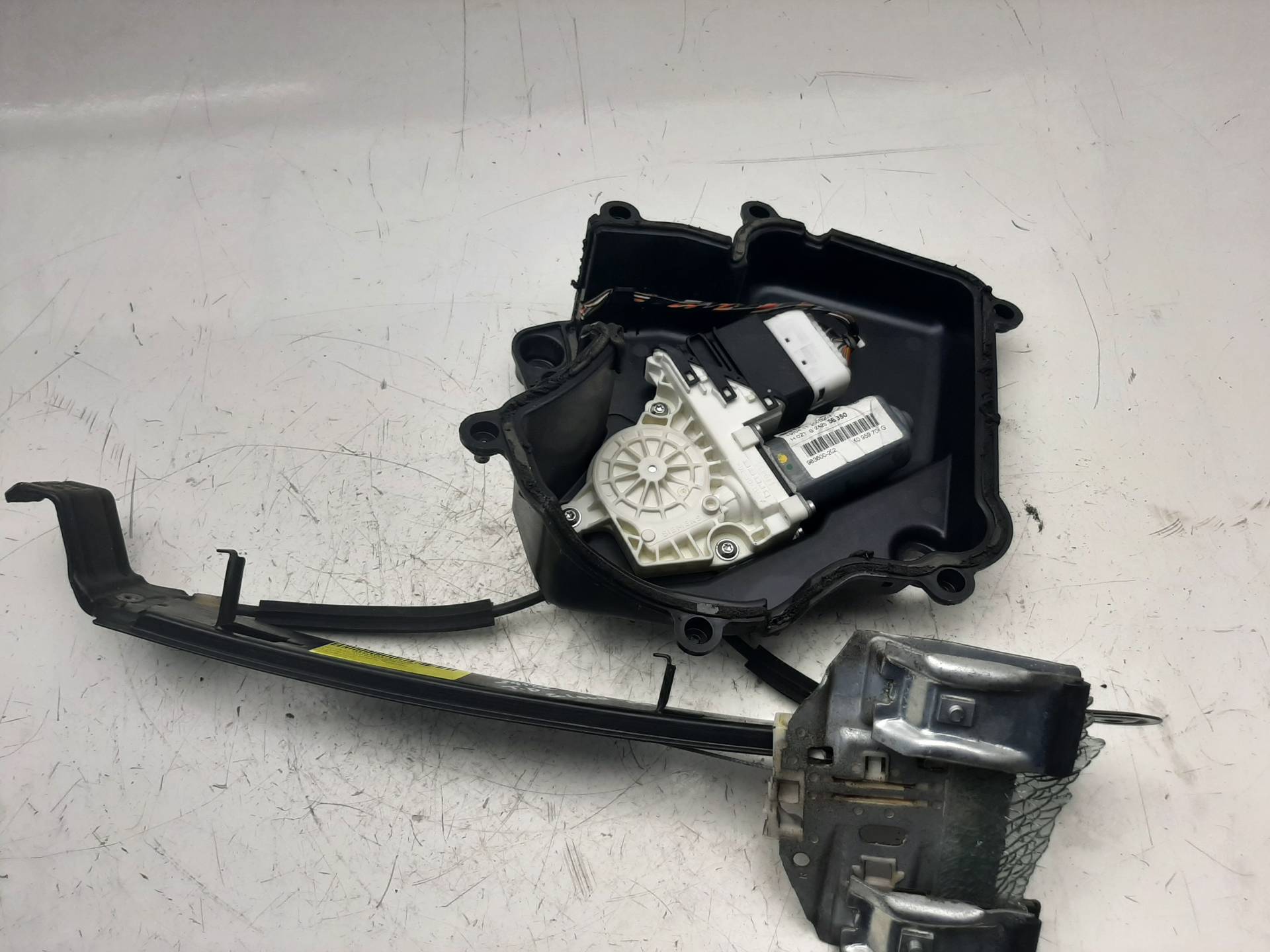 CHEVROLET Leon 2 generation (2005-2012) Regulator de geam ușă dreapta spate 1K0959704G, 983600202 18582596