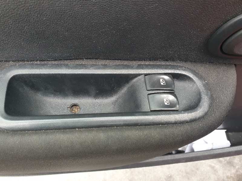 RENAULT Clio 3 generation (2005-2012) Кнопка стеклоподъемника передней левой двери 8200356519 18508111