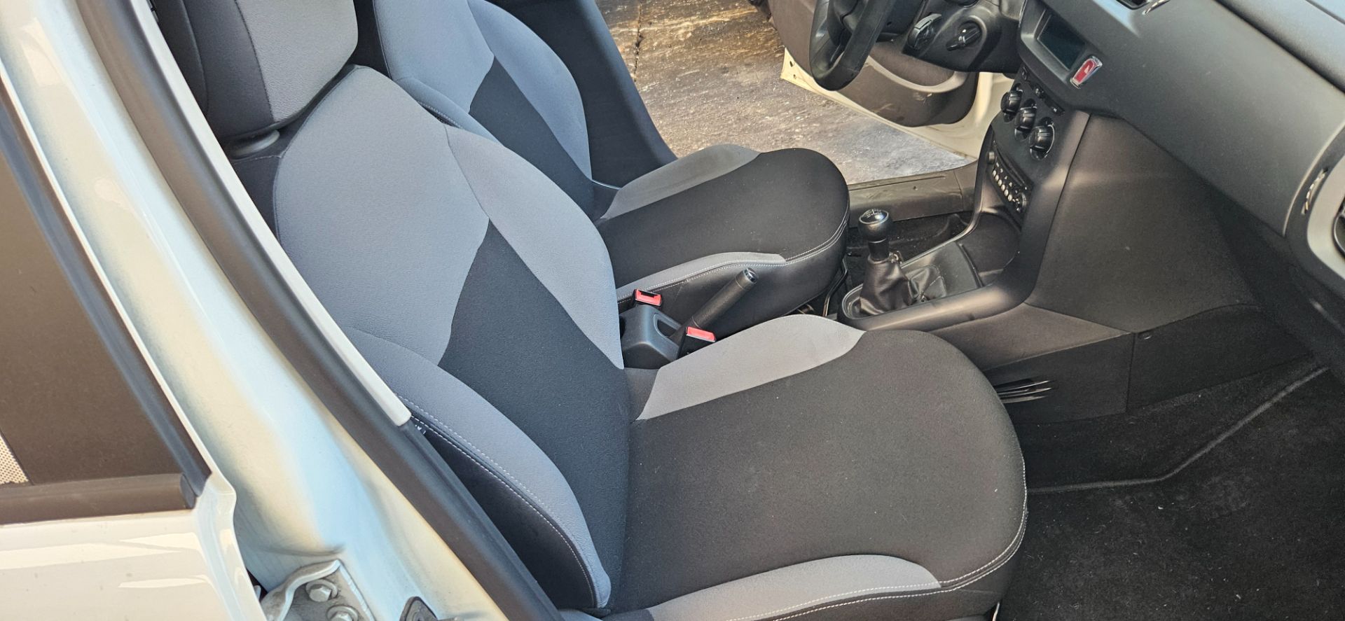 CITROËN C3 2 generation (2009-2016) Front Right Seat 892526 26361976