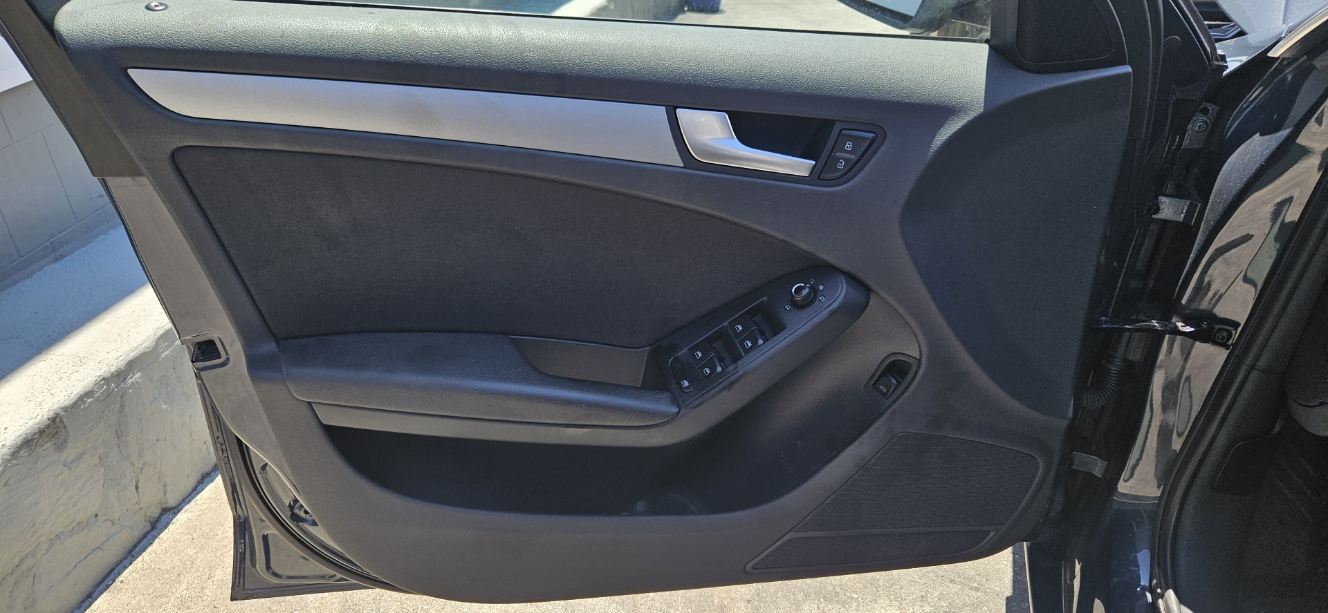 AUDI A4 B8/8K (2011-2016) Обшивка передней левой двери 25351417