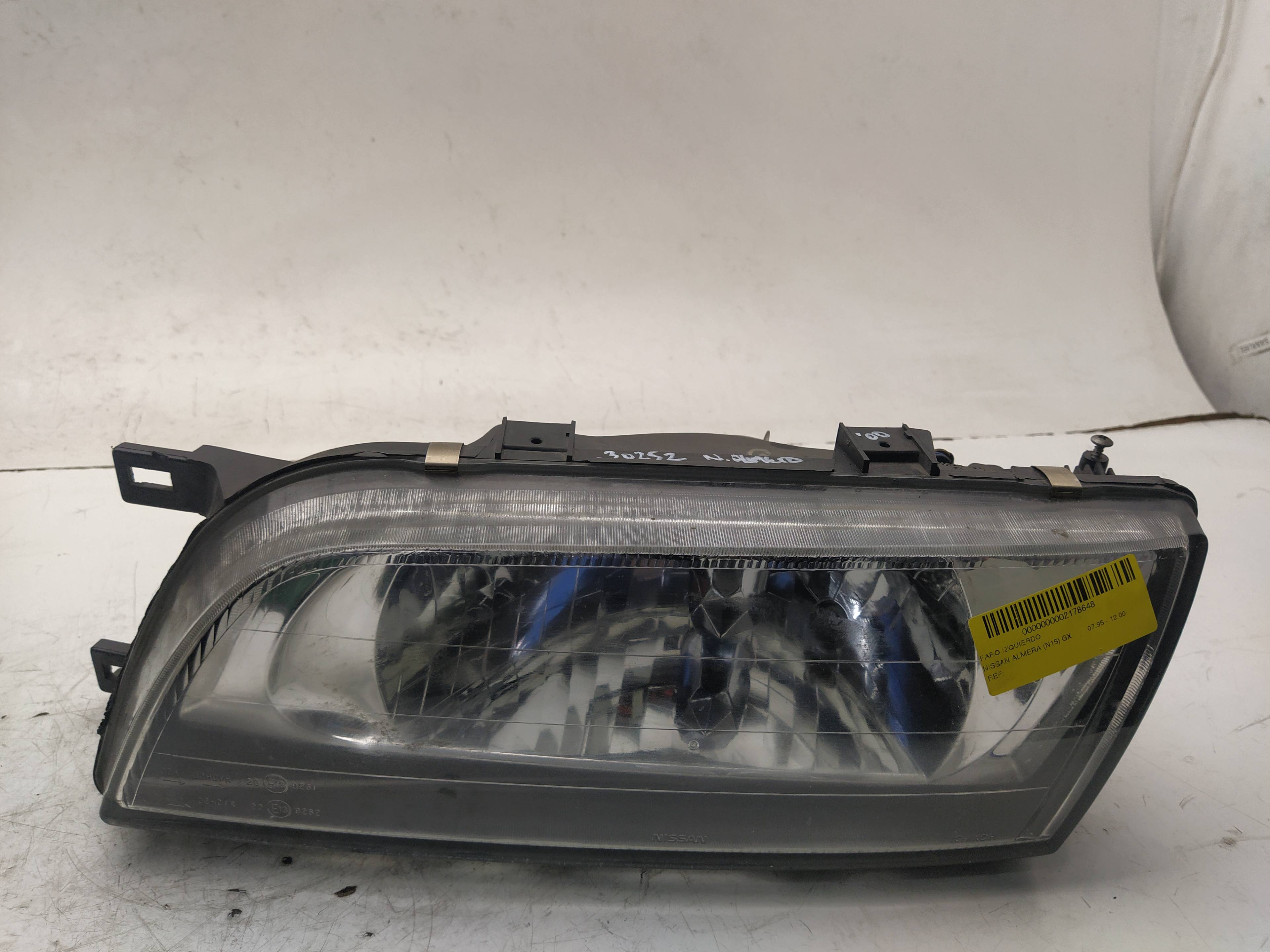 NISSAN Almera N15 (1995-2000) Front Left Headlight 260602N325 18629427