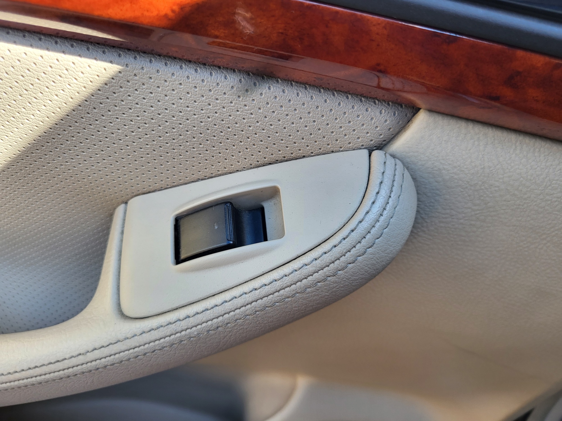 TOYOTA Avensis 2 generation (2002-2009) Кнопка стеклоподъемника задней правой двери 8481005050 24021518
