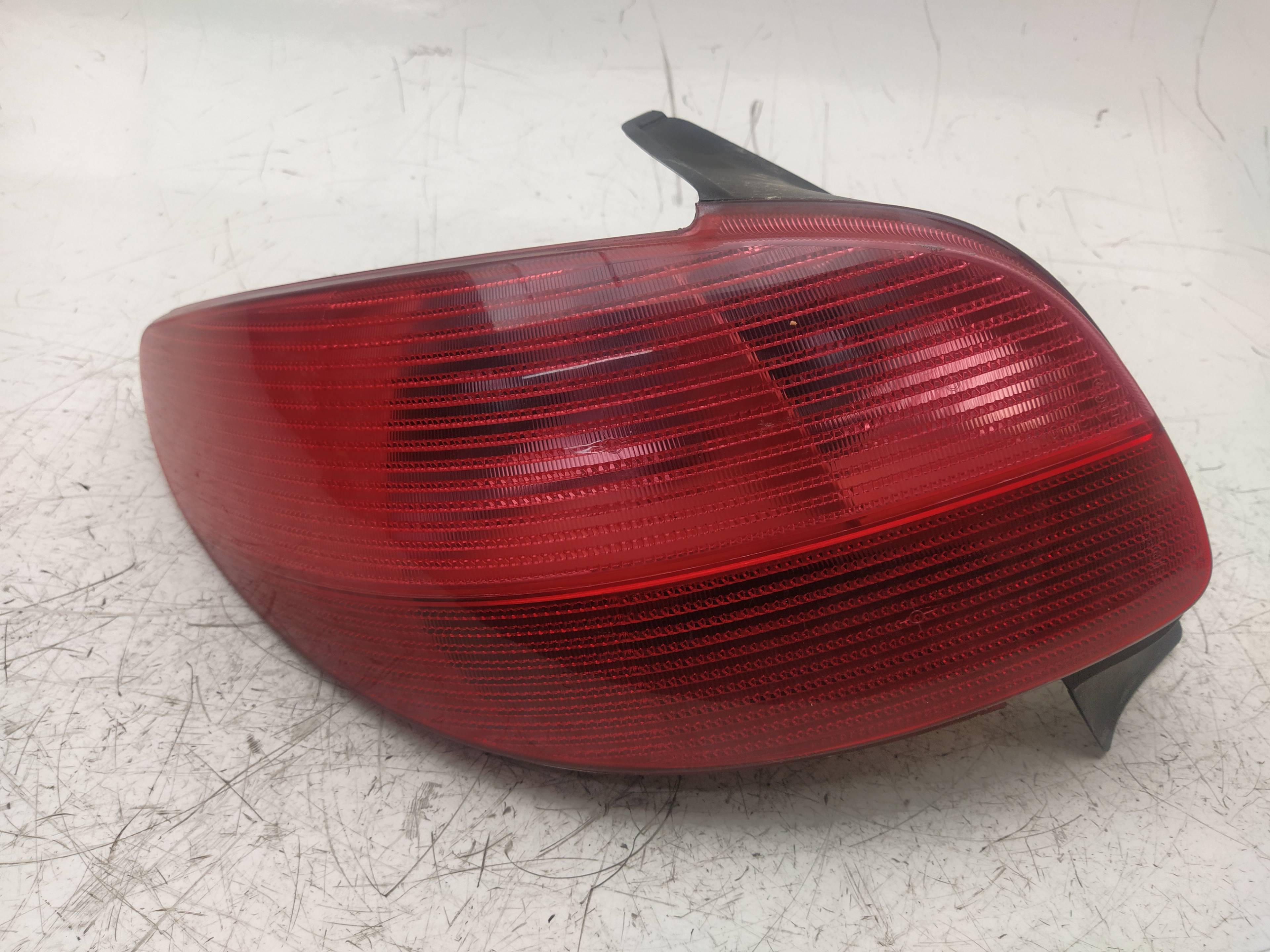 PEUGEOT 206 1 generation (1998-2009) Rear Left Taillight 2531G 18596346