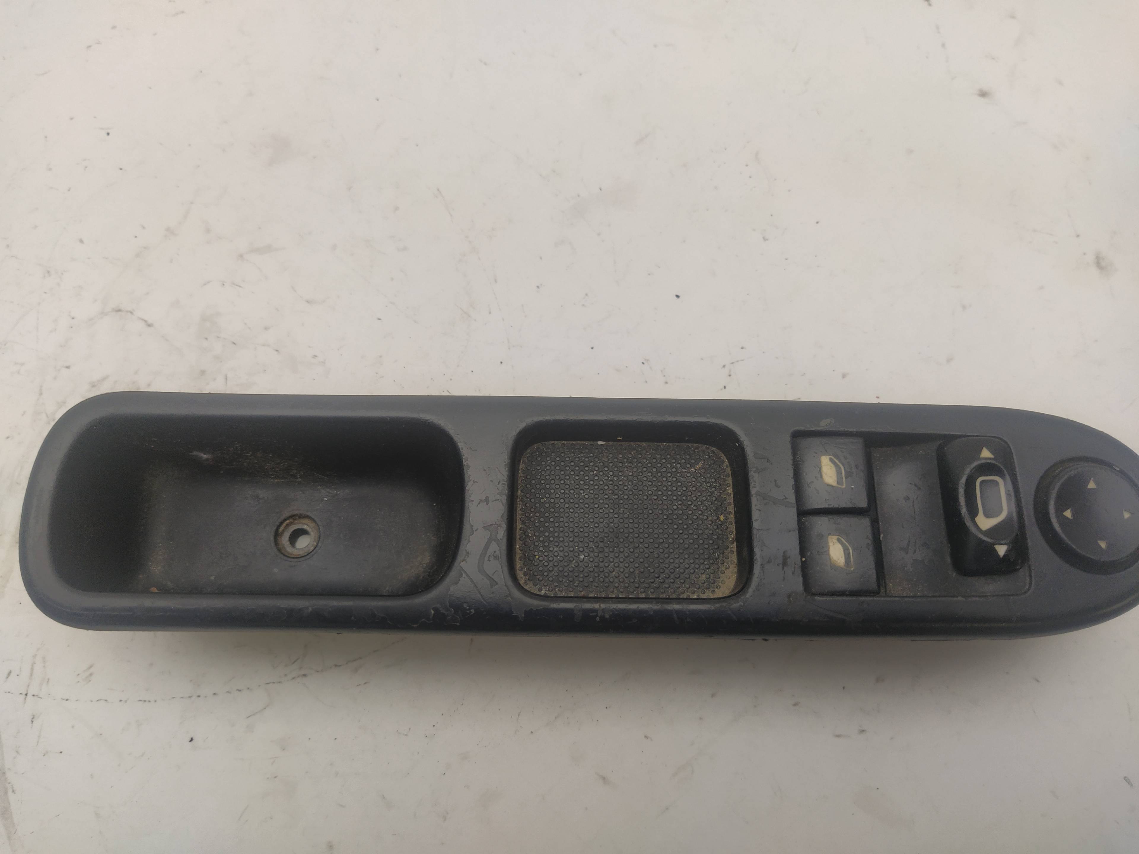 MITSUBISHI 307 1 generation (2001-2008) Front Left Door Window Switch 96351622XT 18602675