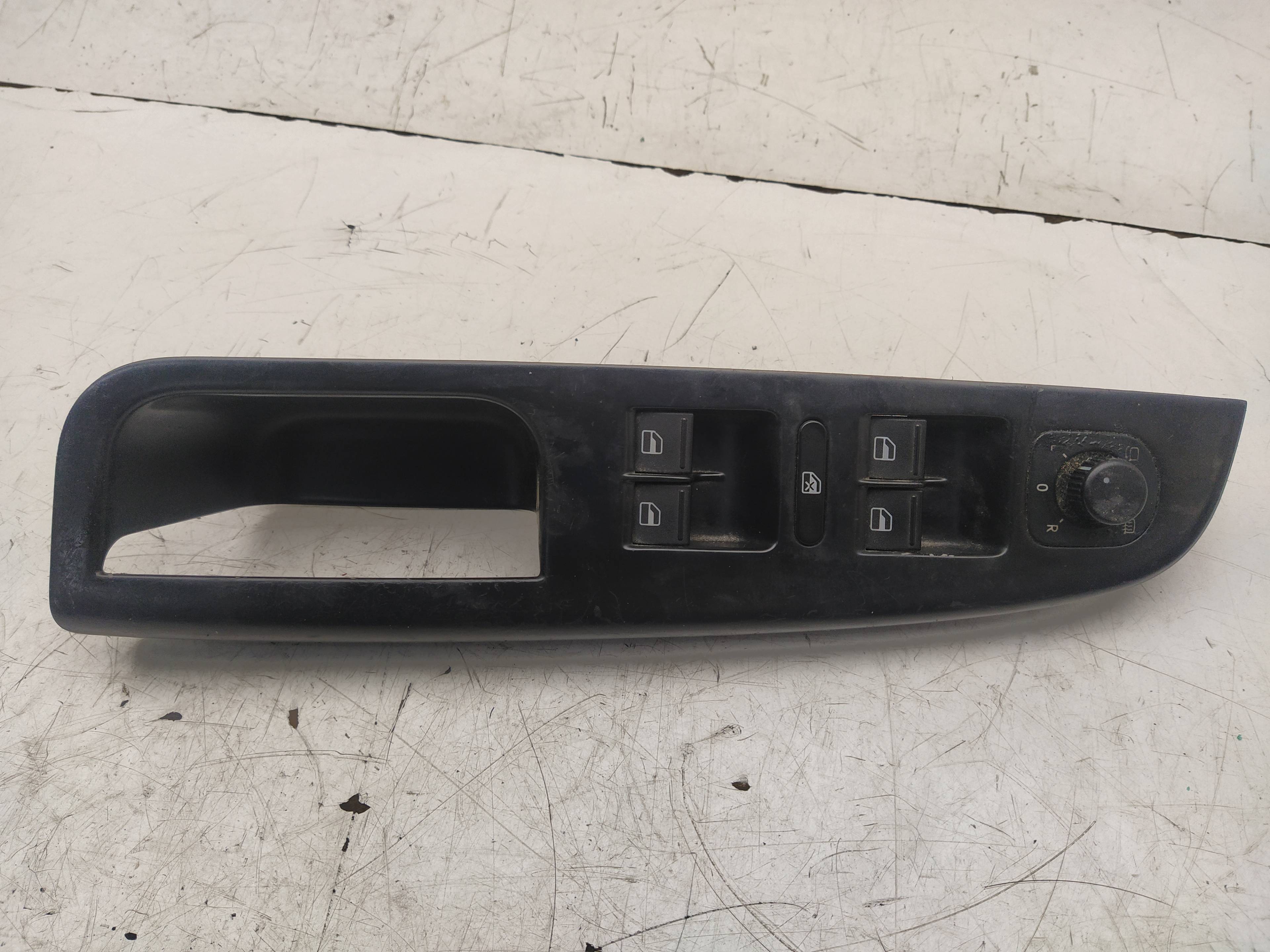 VOLKSWAGEN Golf 5 generation (2003-2009) Front venstre dør vindusbryter 1K4868049B 18591921