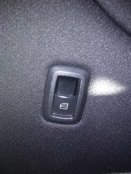 CHEVROLET B-Class W245 (2005-2011) Comutator de control geam ușă  dreapta spate 2518200510 18465737