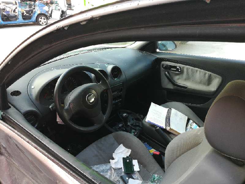 SEAT Cordoba 2 generation (1999-2009) Lève-vitre de porte avant droite 6Q2959801A 18471635