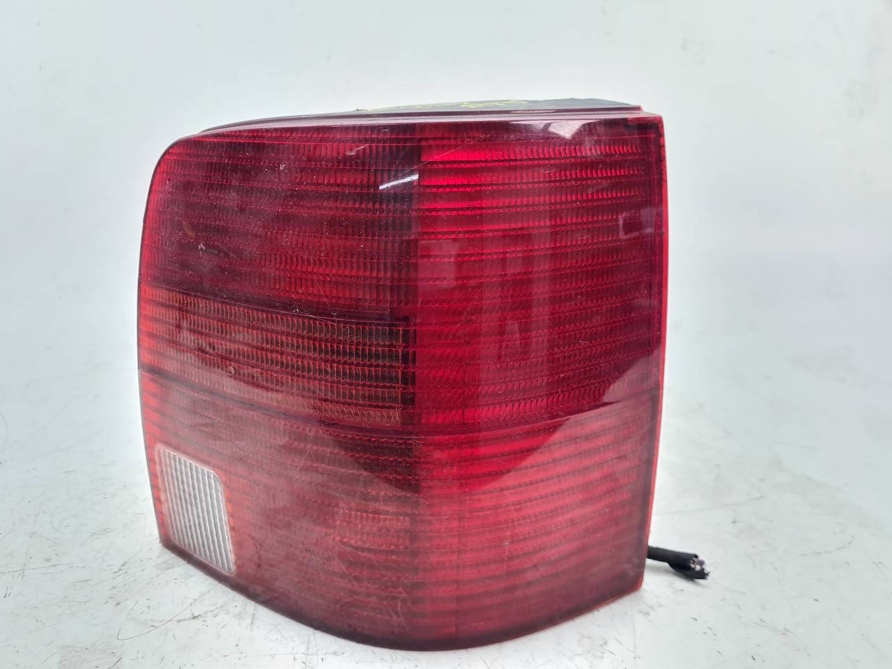 VOLKSWAGEN Passat B5 (1996-2005) Rear Right Taillight Lamp 3B9945257 18556120