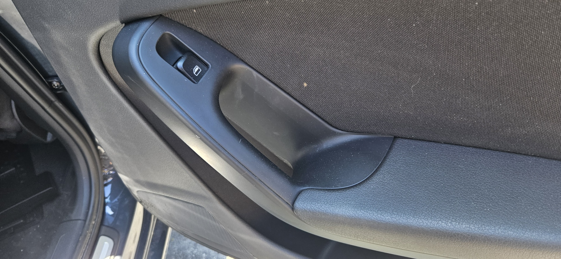 AUDI A4 B8/8K (2011-2016) Превключвател за управление на прозореца на задната дясна врата 2414738 25351434