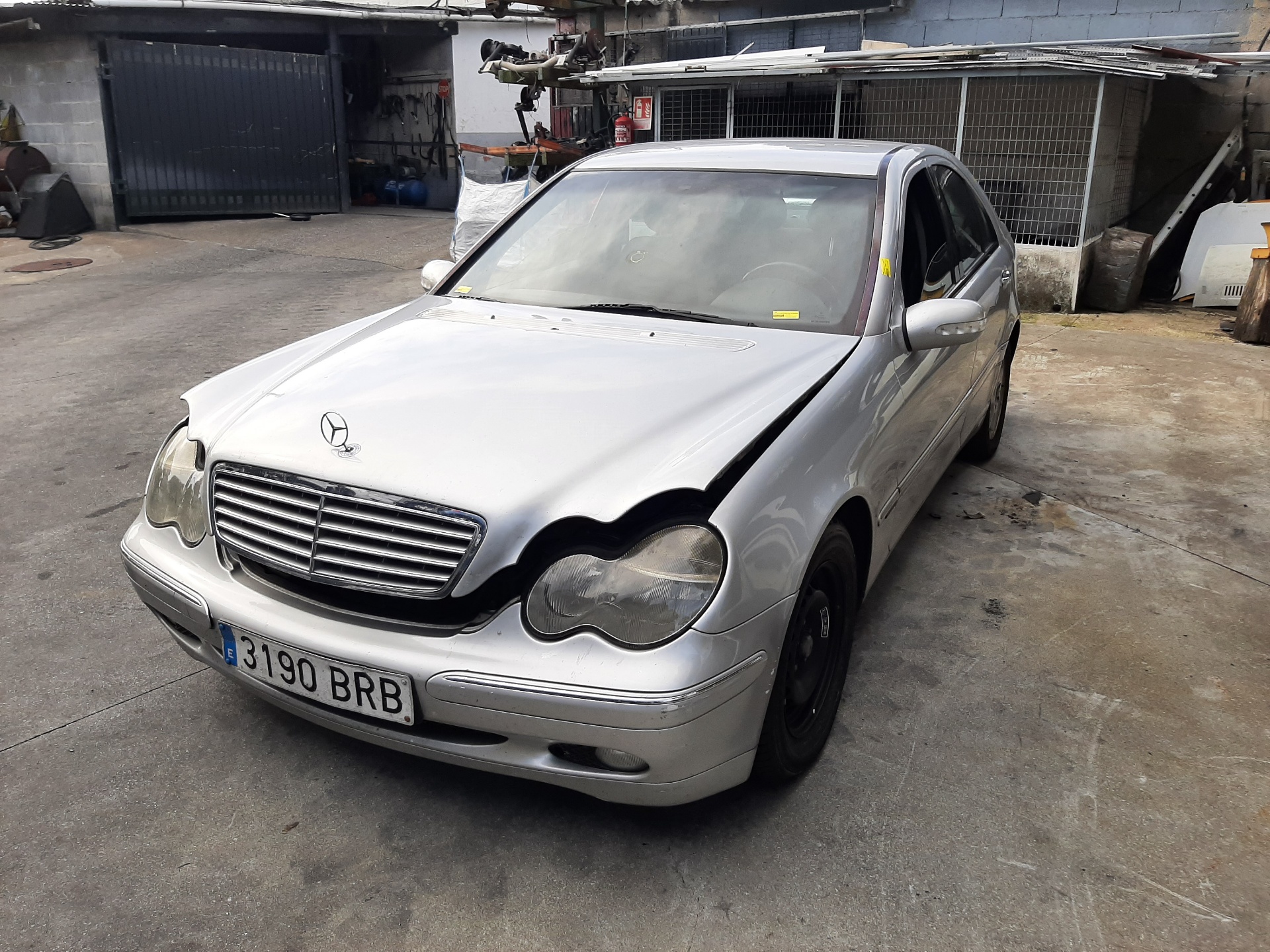 MERCEDES-BENZ C-Class W203/S203/CL203 (2000-2008) Venstre baglygte 2038200164 21471433