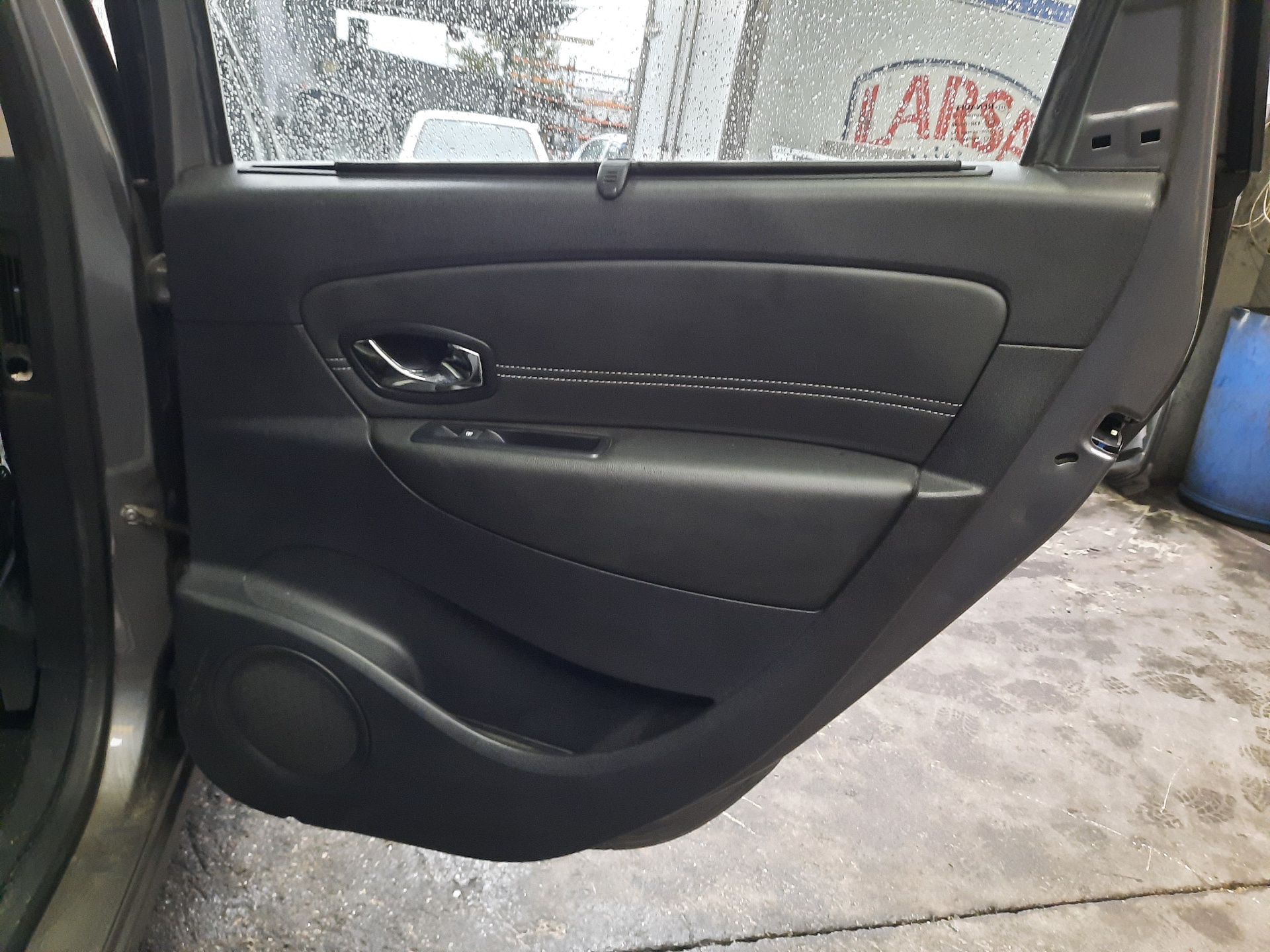 RENAULT Scenic 3 generation (2009-2015) Galinių dešinių durų stiklo pakelėjas 827208148R 18576384