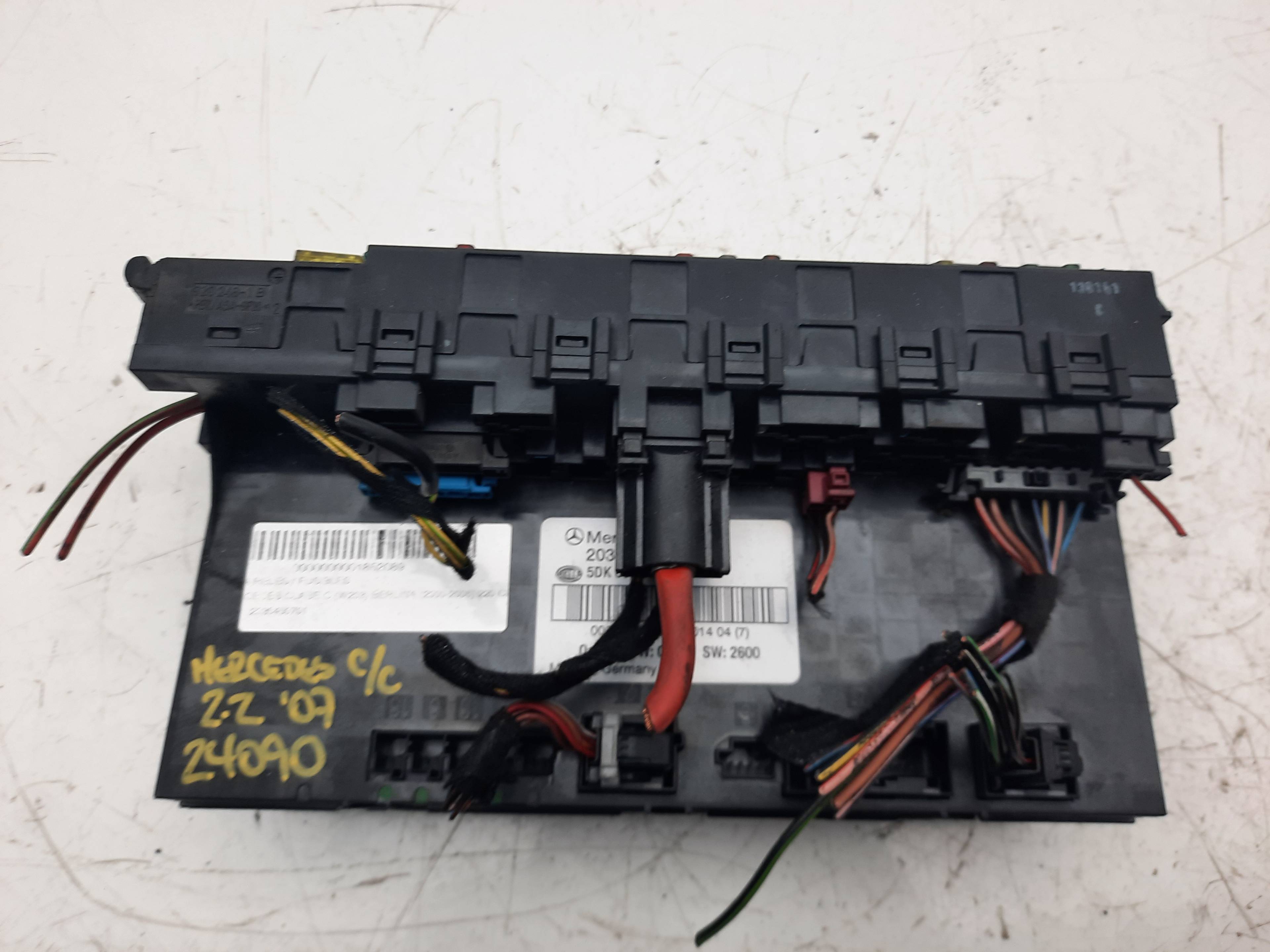 MERCEDES-BENZ C-Class W203/S203/CL203 (2000-2008) Fuse Box 2035450701 18546011