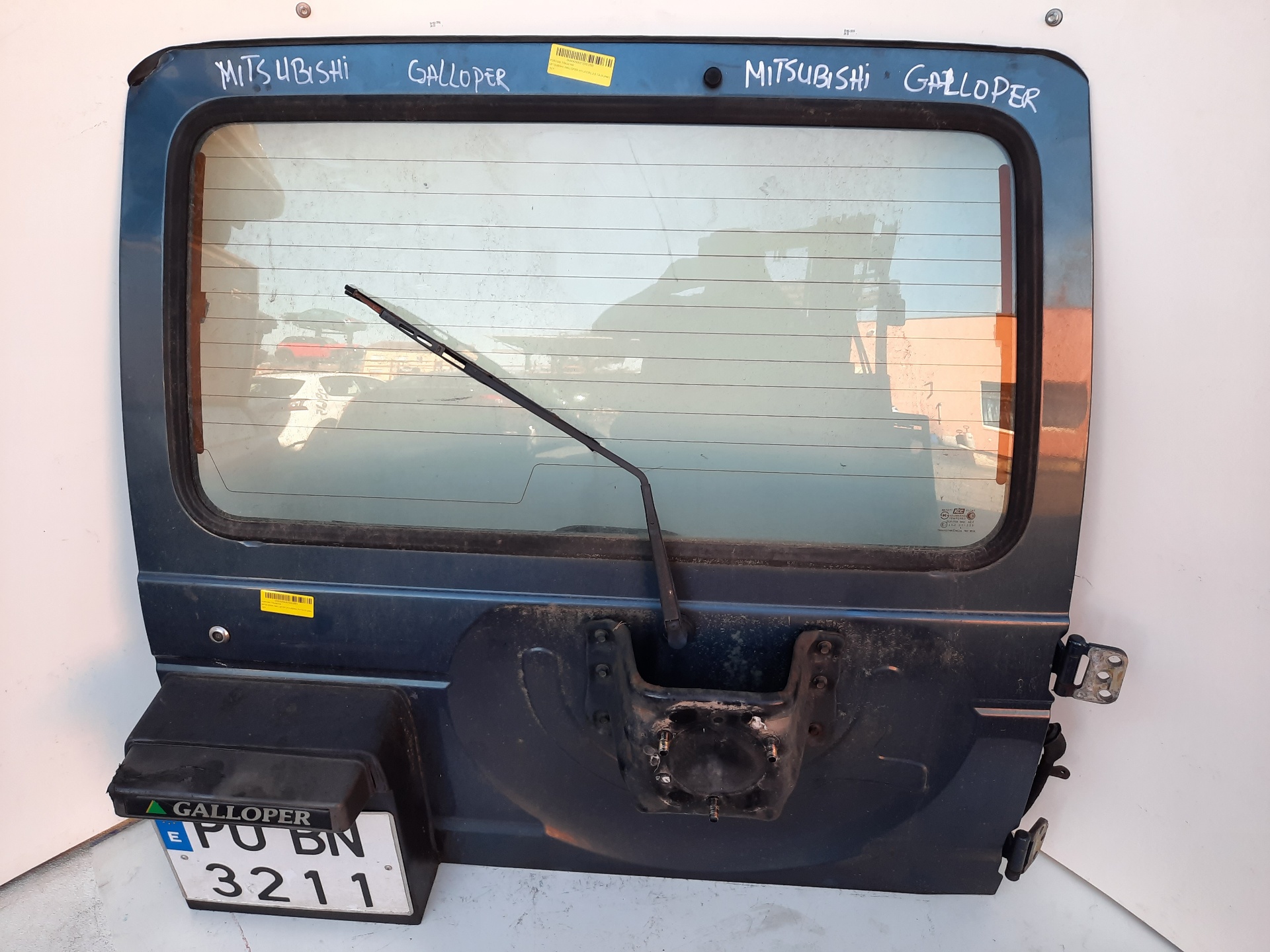 MITSUBISHI Крышка багажника SM218008E 18562220