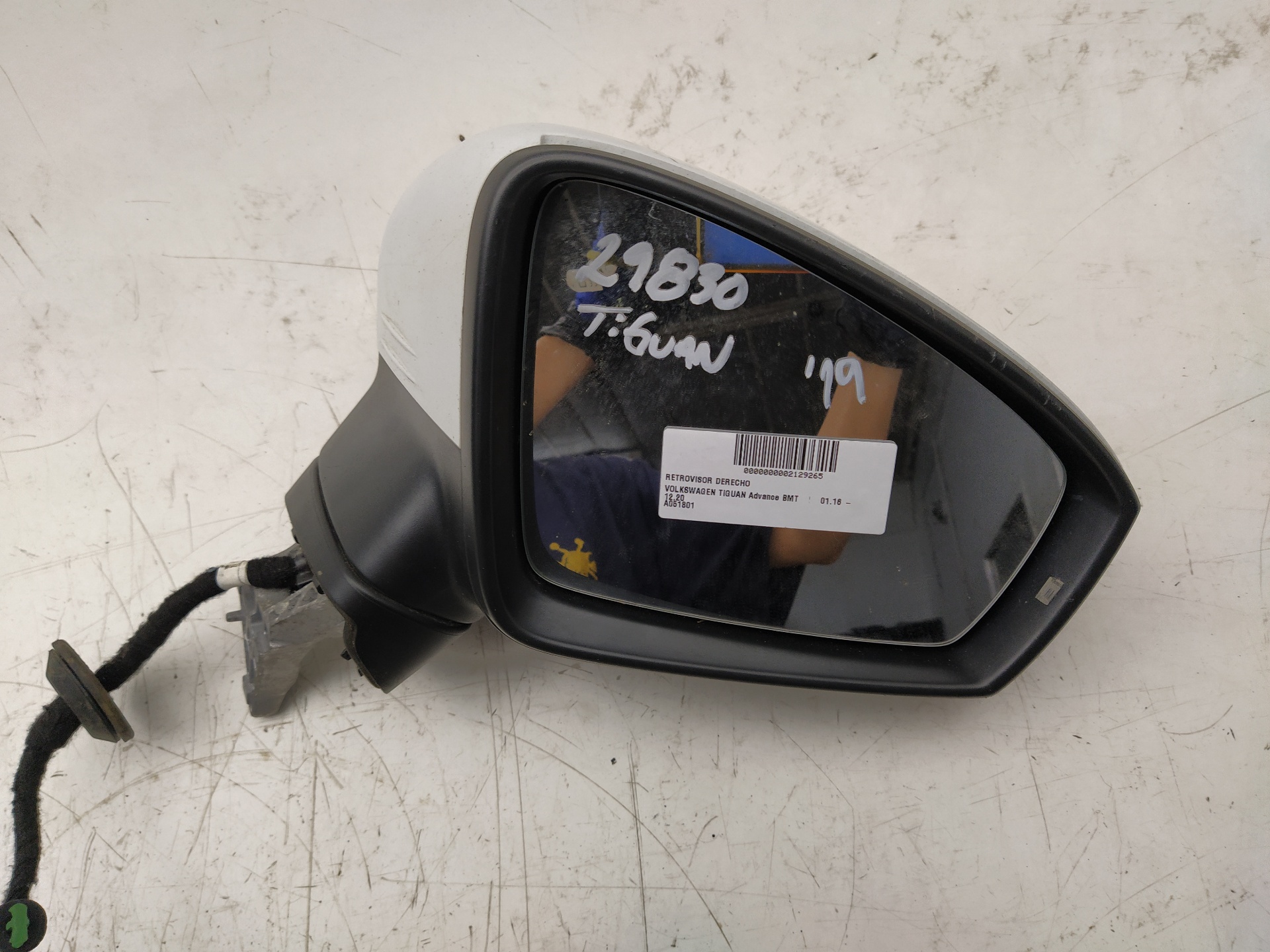 VOLKSWAGEN Tiguan 1 generation (2007-2017) Зеркало передней правой двери A051801 20569409