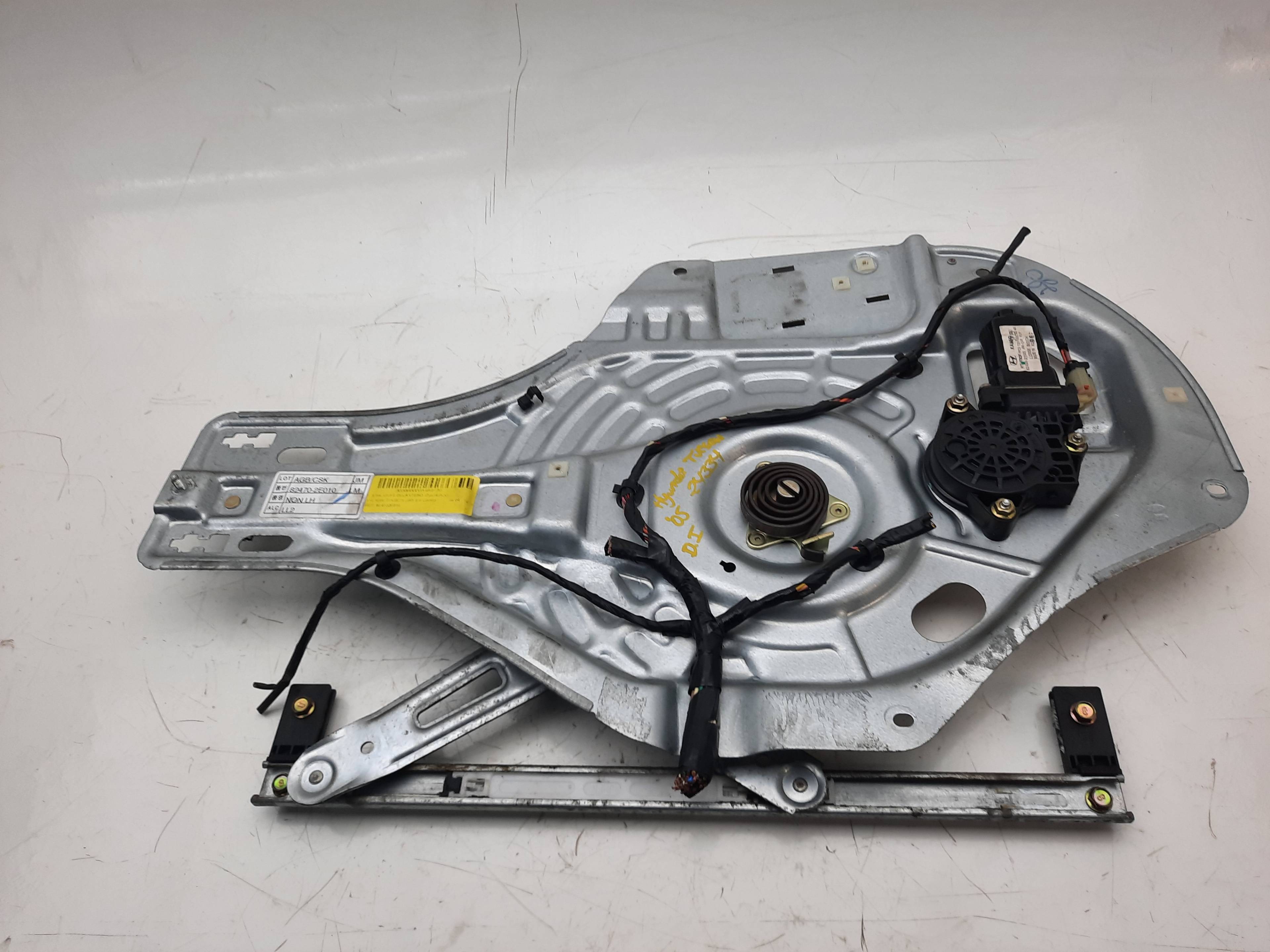 HYUNDAI Tucson 1 generation (2004-2010) Front Left Door Window Regulator 824702E010 18471516