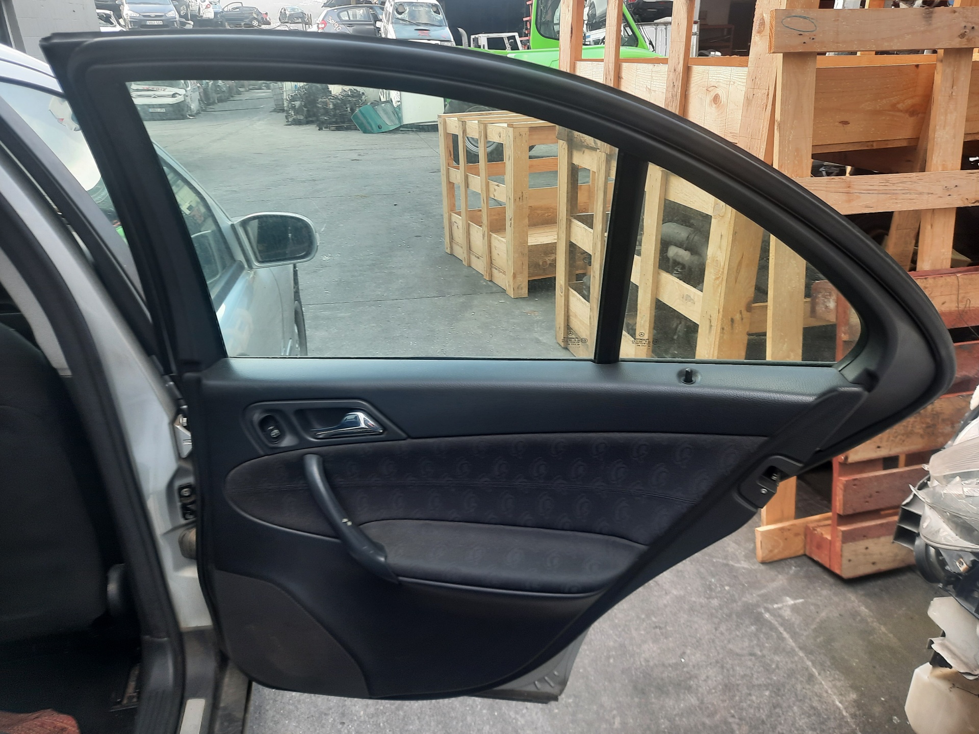 MITSUBISHI C-Class W203/S203/CL203 (2000-2008) Lève-vitre de porte arrière droite 2037300446 18646706