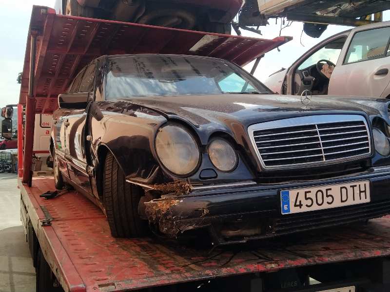 MERCEDES-BENZ E-Class W210 (1995-2002) Feu arrière gauche A2108204364 18569348