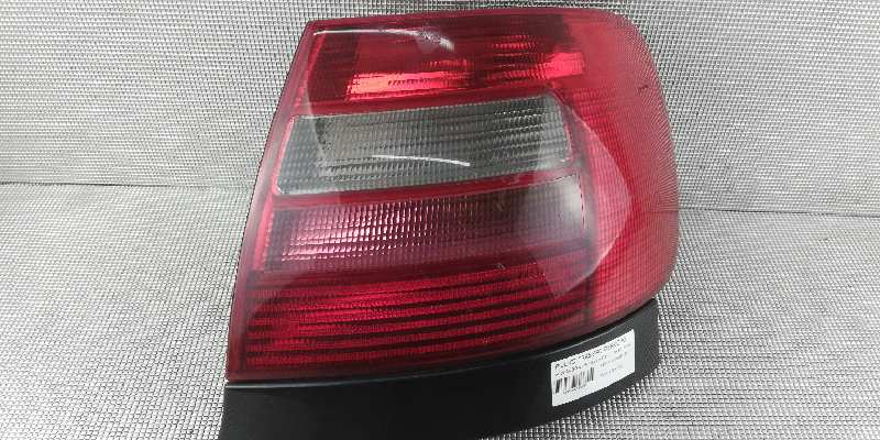 HONDA A4 B5/8D (1994-2001) Rear Right Taillight Lamp 8D0945112A 18454228