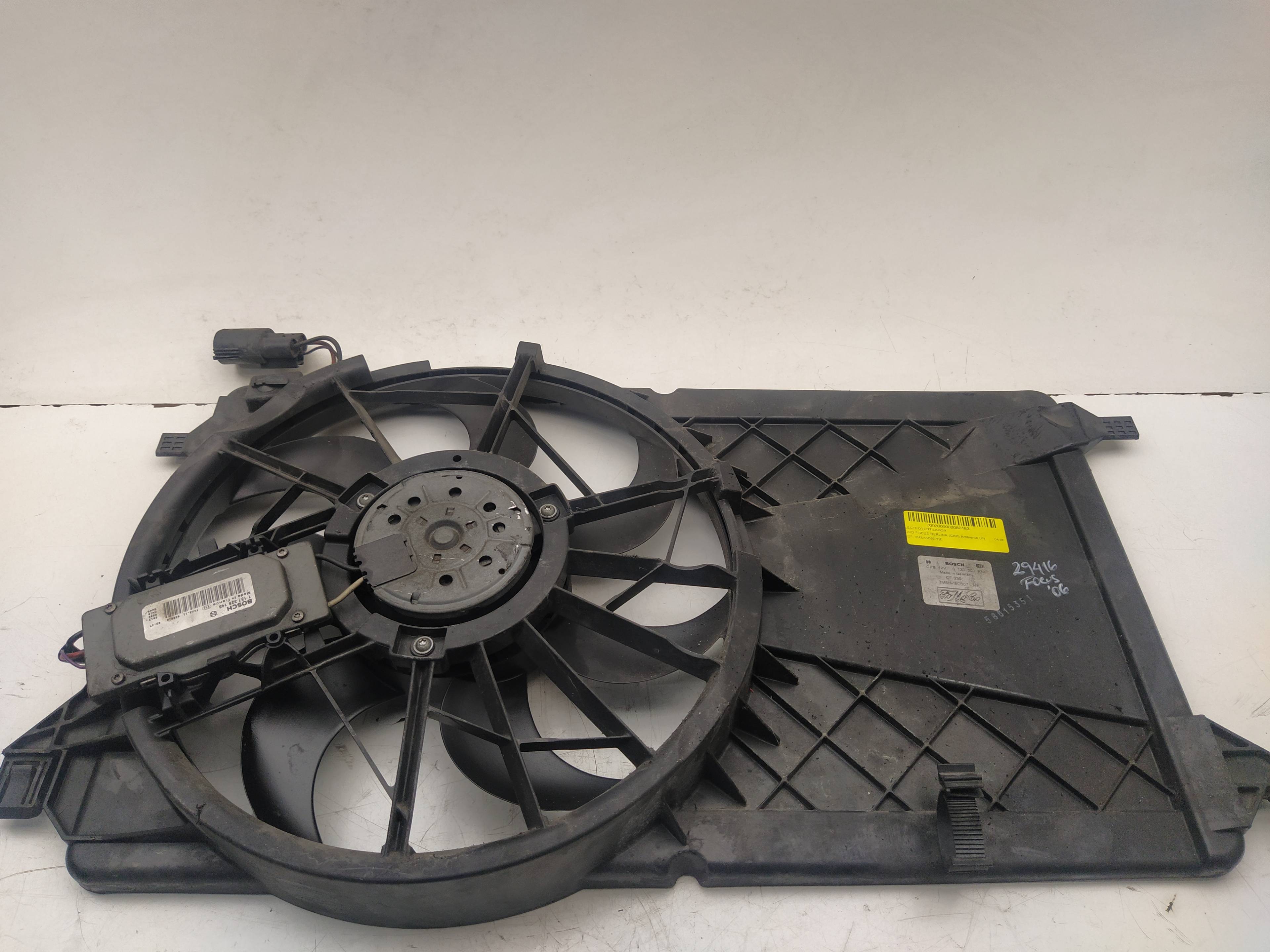 PEUGEOT Focus 2 generation (2004-2011) Difuzorový ventilátor 3M5H8C607RE,0130303930 18593378