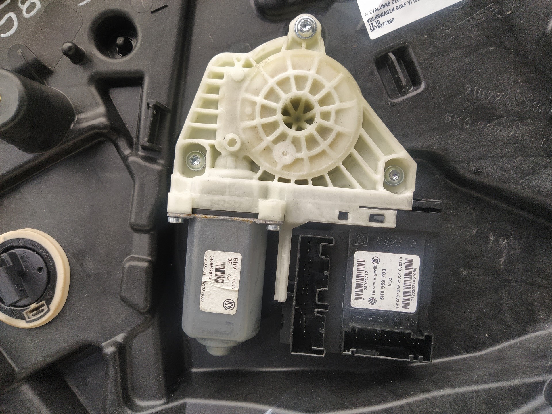 CHEVROLET Golf 6 generation (2008-2015) Regulator de geam ușă stânga față 5K1837729P 25767104