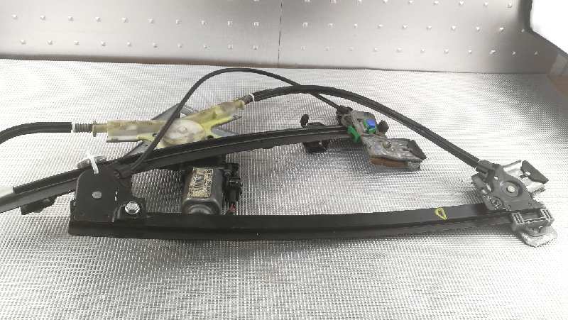 NISSAN Ibiza 2 generation (1993-2002) Lève-vitre de porte avant droite 400652 18477339