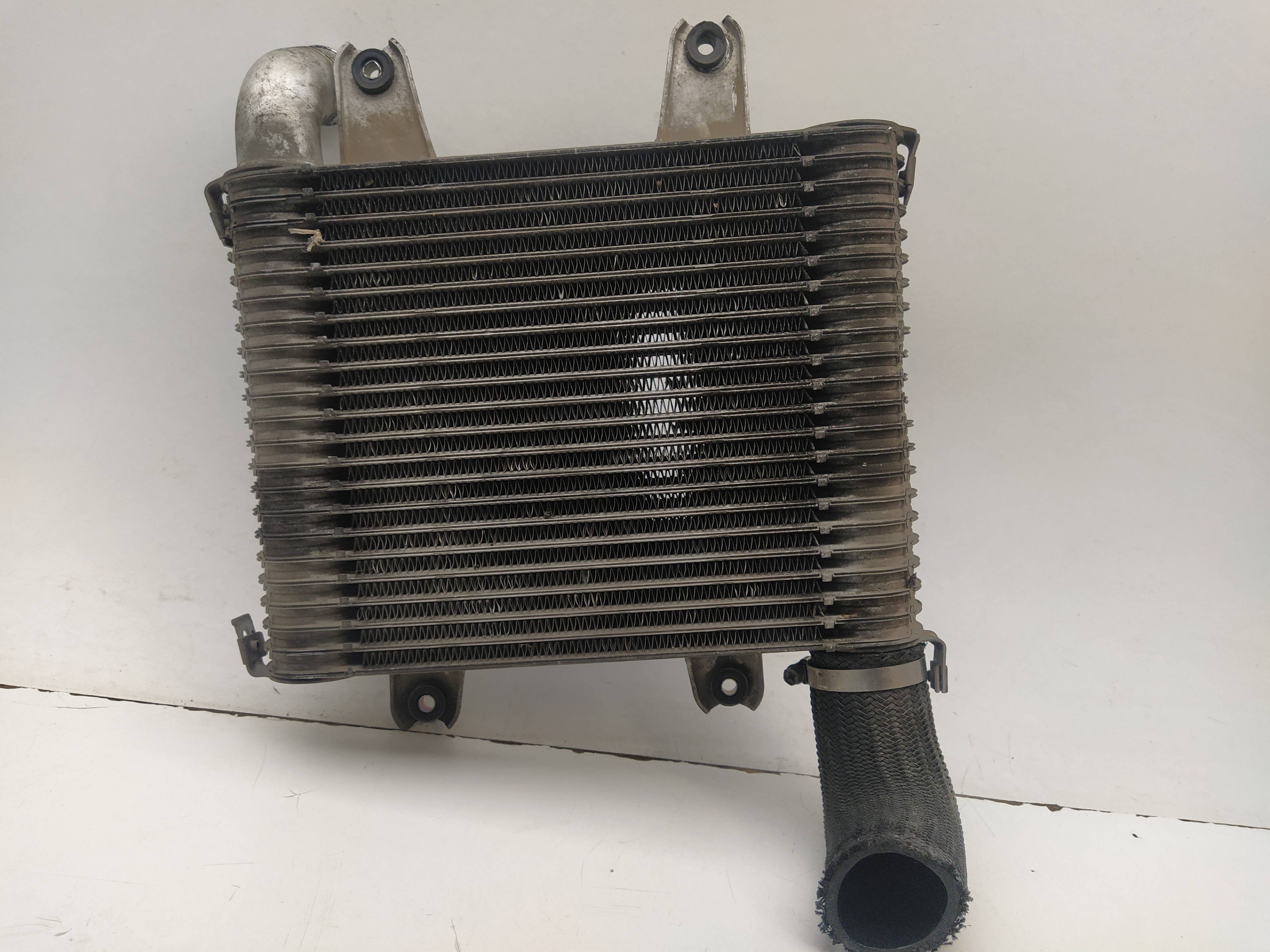 KIA Carnival UP/GQ (1999-2006) Radiateur de refroidisseur intermédiaire 0K55313550 18601913