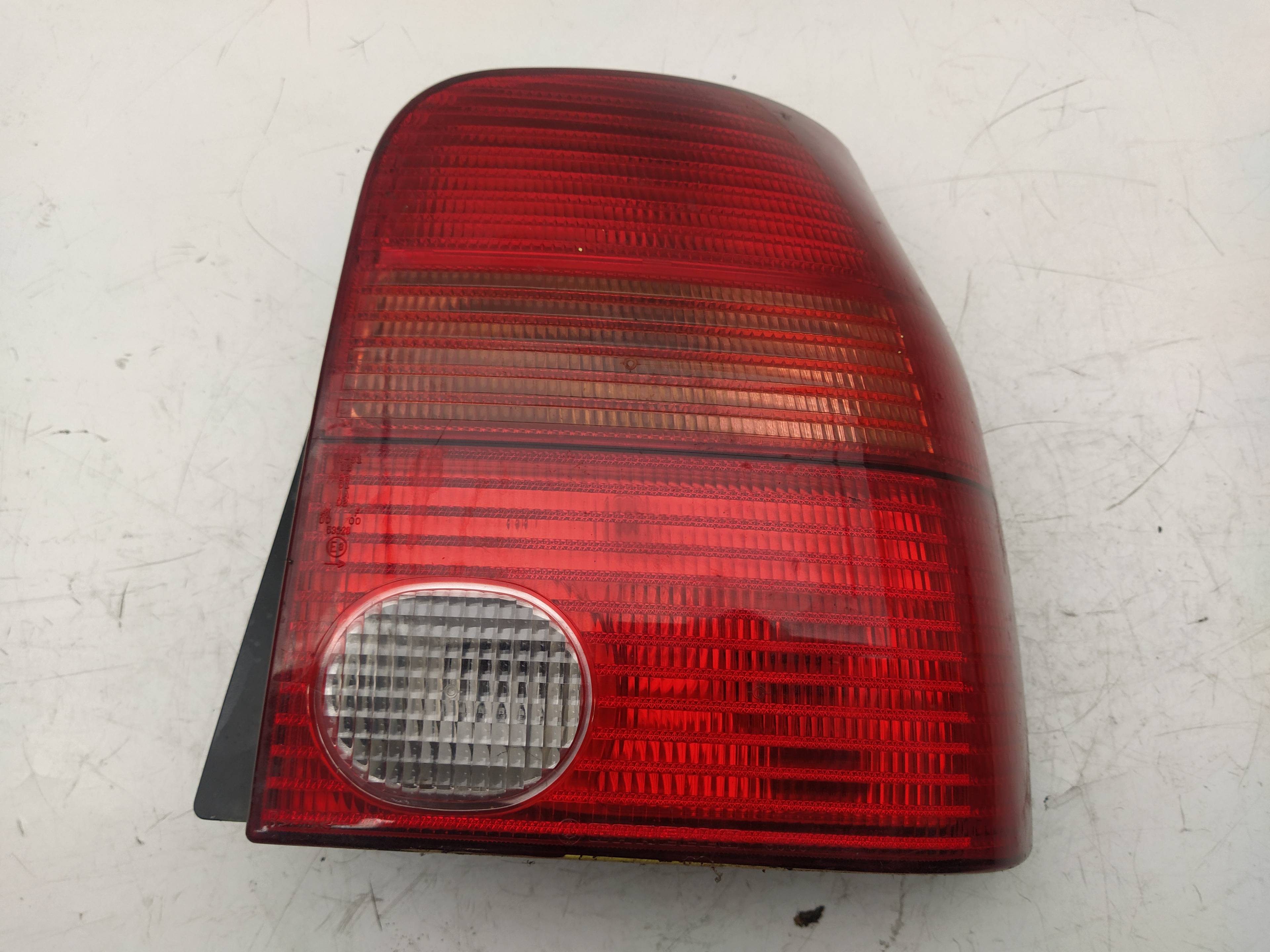 VOLKSWAGEN Lupo 6X (1998-2005) Rear Right Taillight Lamp 38020748 18630048