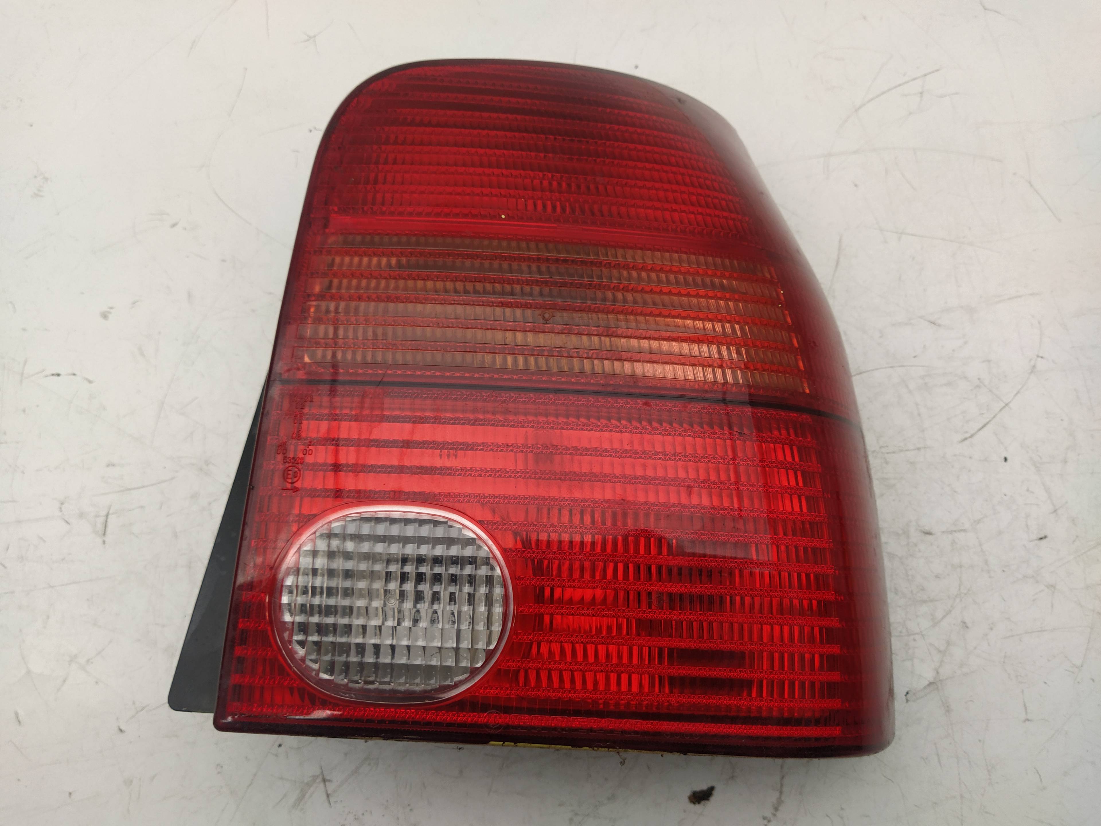 VOLKSWAGEN Lupo 6X (1998-2005) Baglygte højre baglygte 38020748 18630048