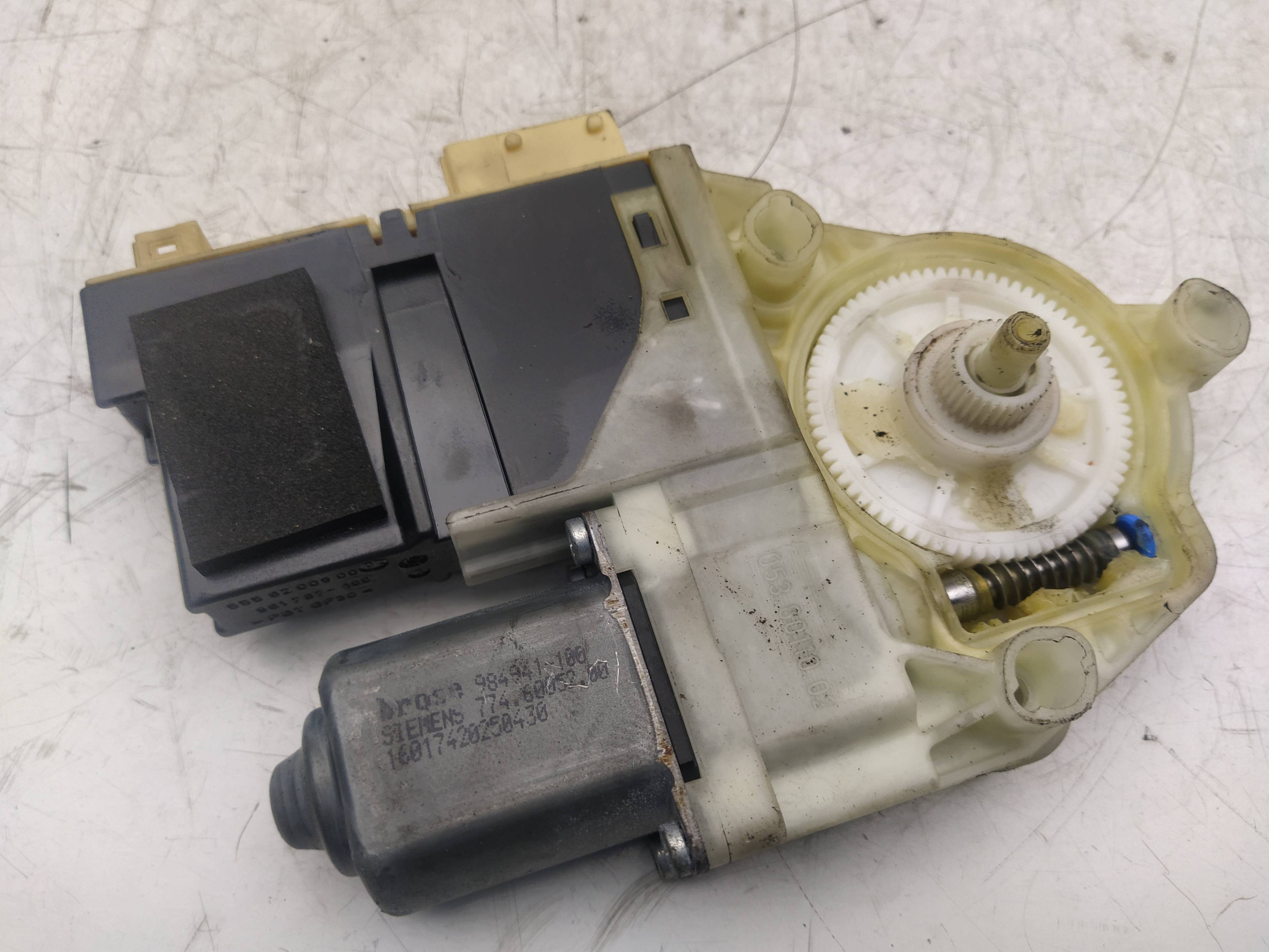 CITROËN C4 1 generation (2004-2011) Front Left Door Window Regulator Motor 9681575280 18635442