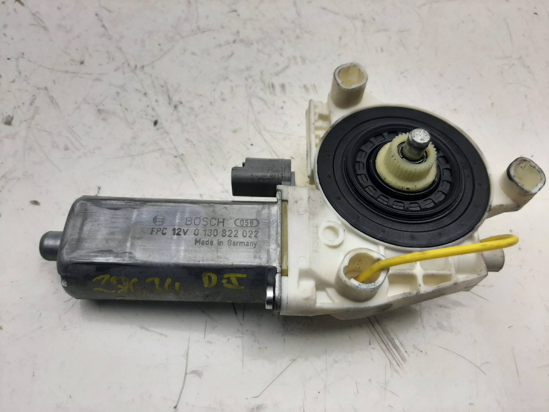 SKODA 307 1 generation (2001-2008) Front Left Door Window Regulator Motor 0130822022,990250100 18573495