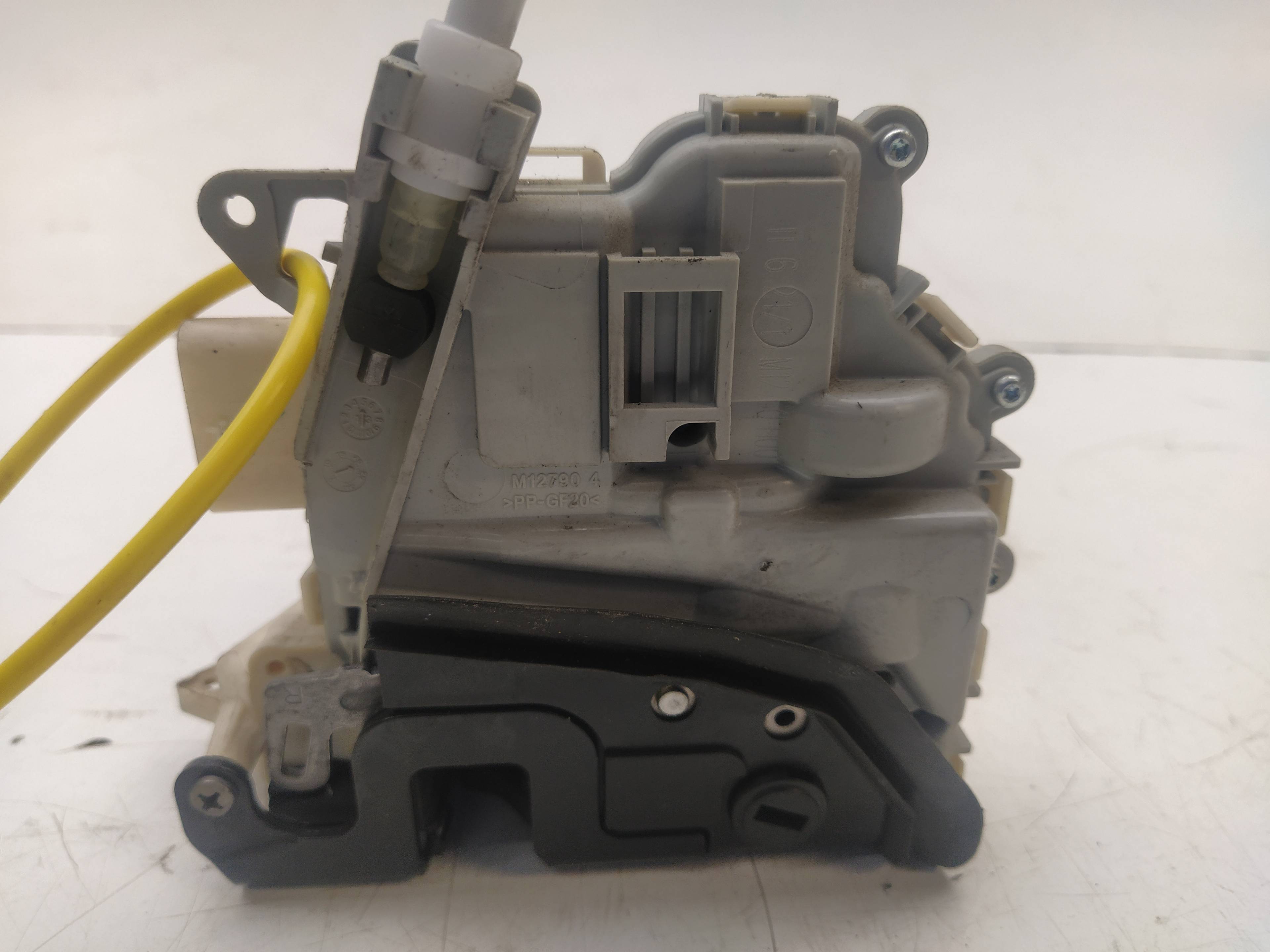 AUDI A4 B9/8W (2015-2024) Κλείδωμα πίσω δεξιών πορτών 8K0839016C 20569283