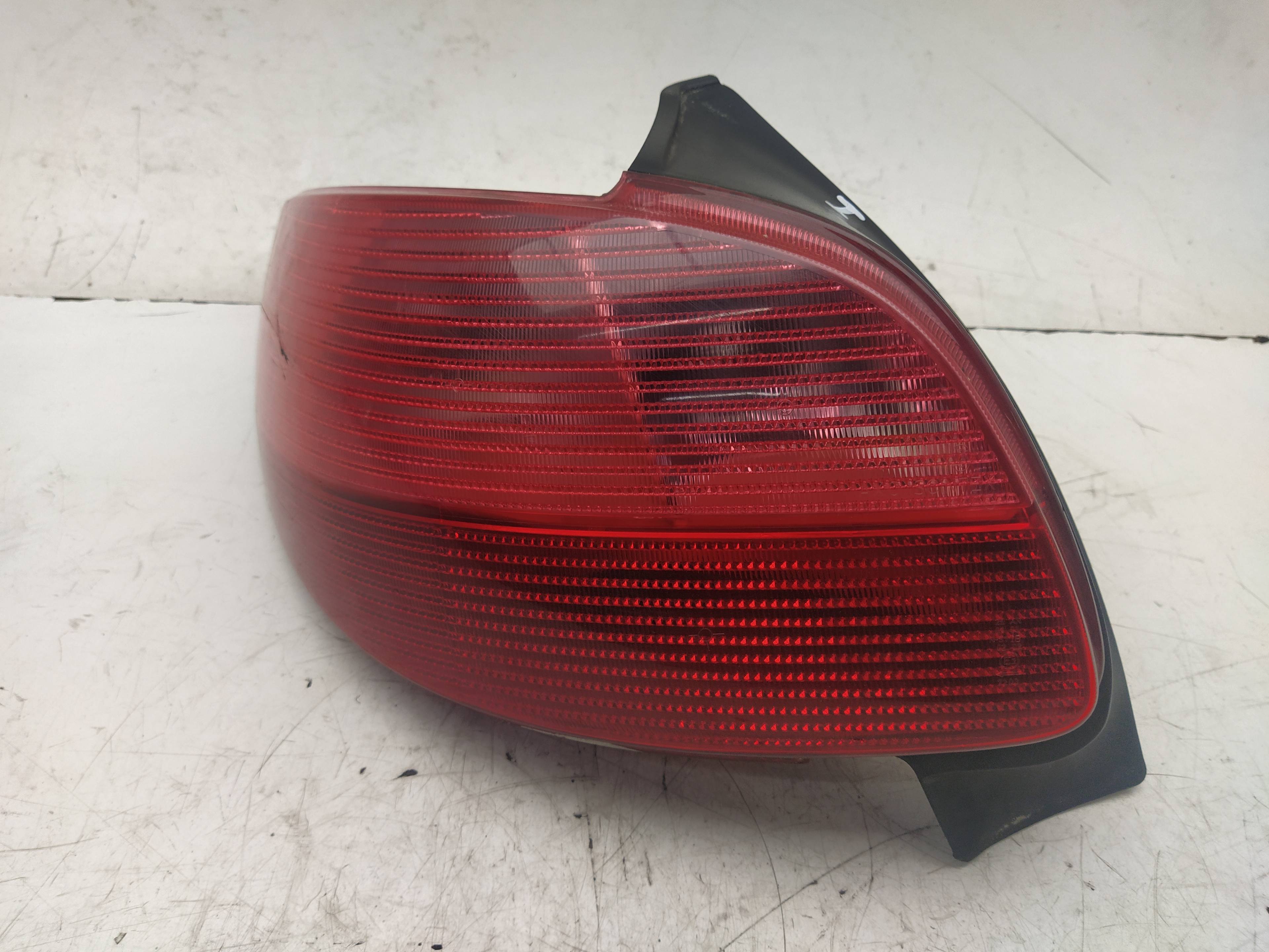 PEUGEOT 206 1 generation (1998-2009) Rear Left Taillight 2531G 18643515