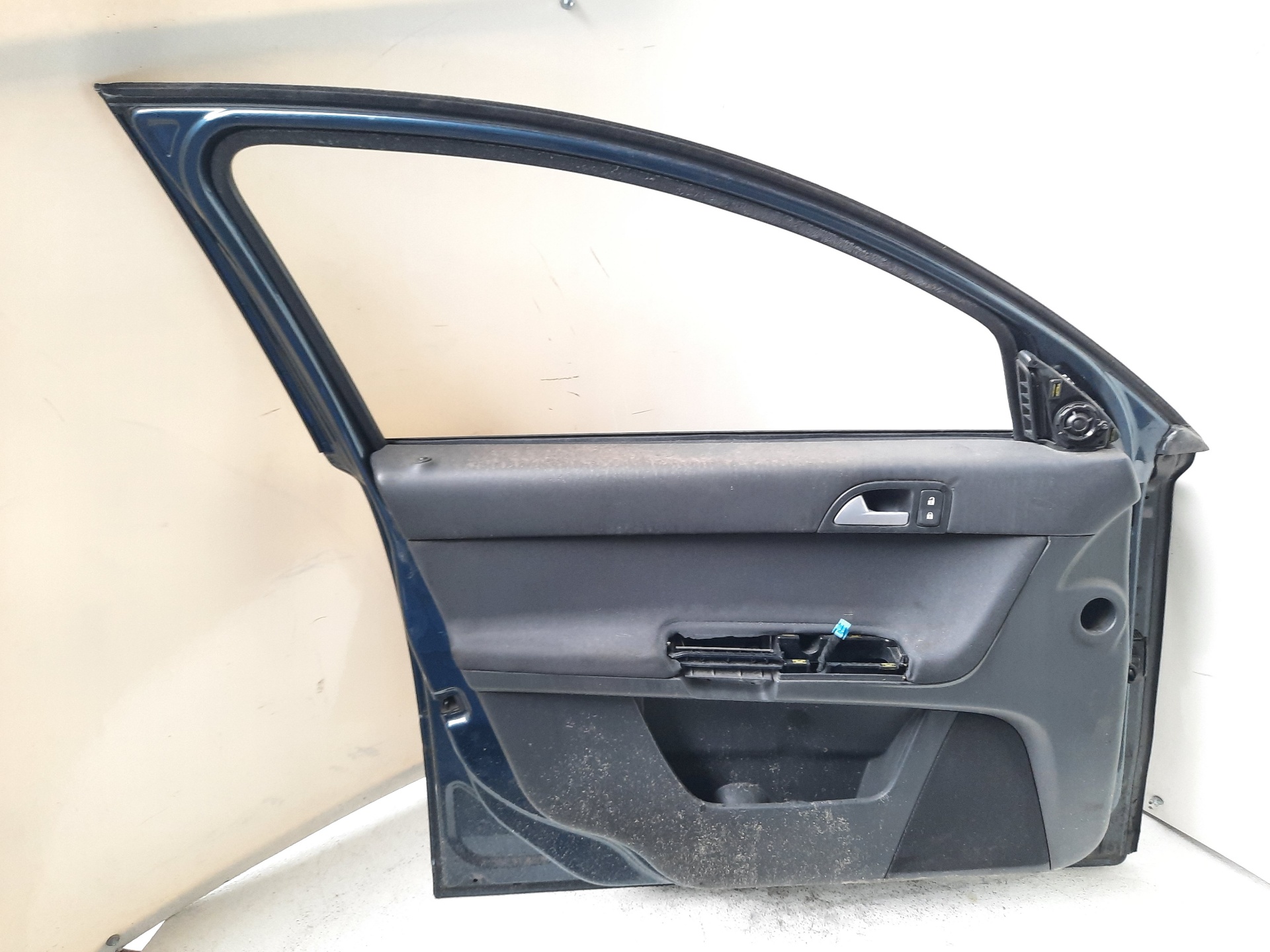 VOLVO S40 2 generation (2004-2012) Front Left Door 30632666 18554741